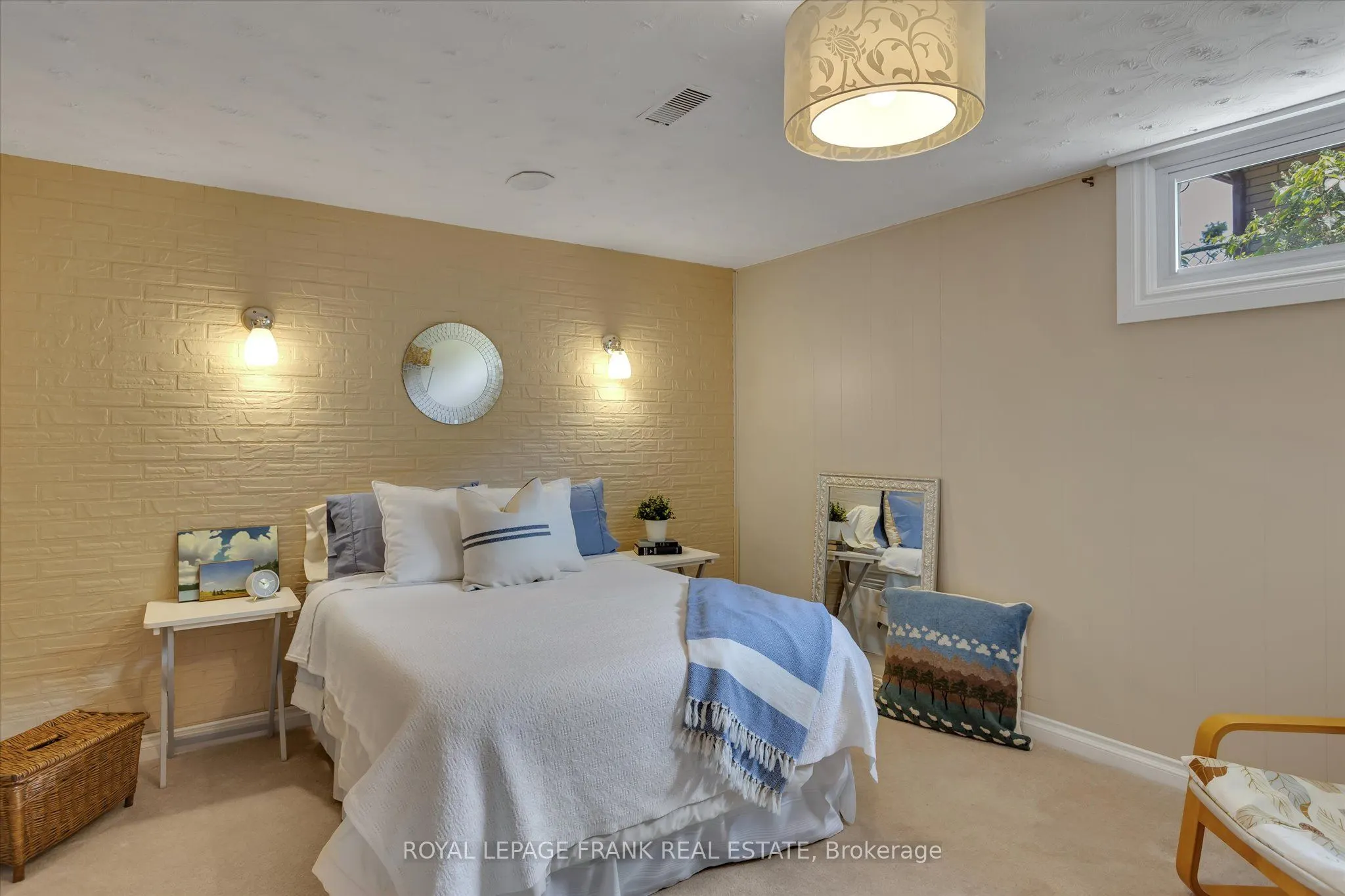 1289 Algonquin Boulevard