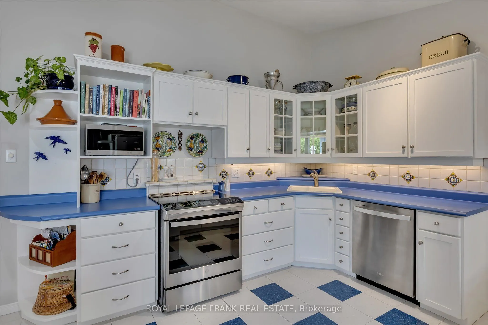 1289 Algonquin Boulevard
