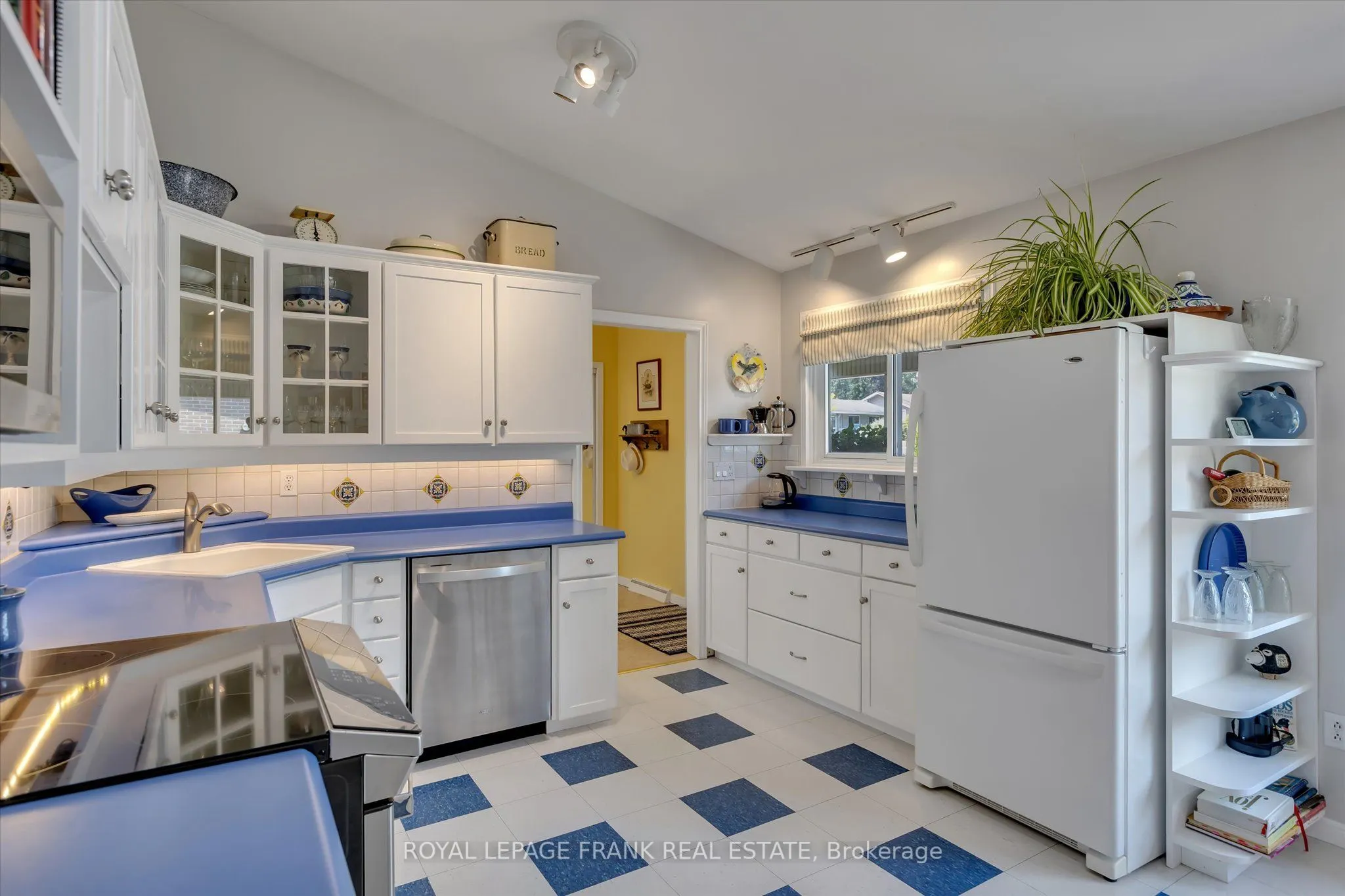 1289 Algonquin Boulevard