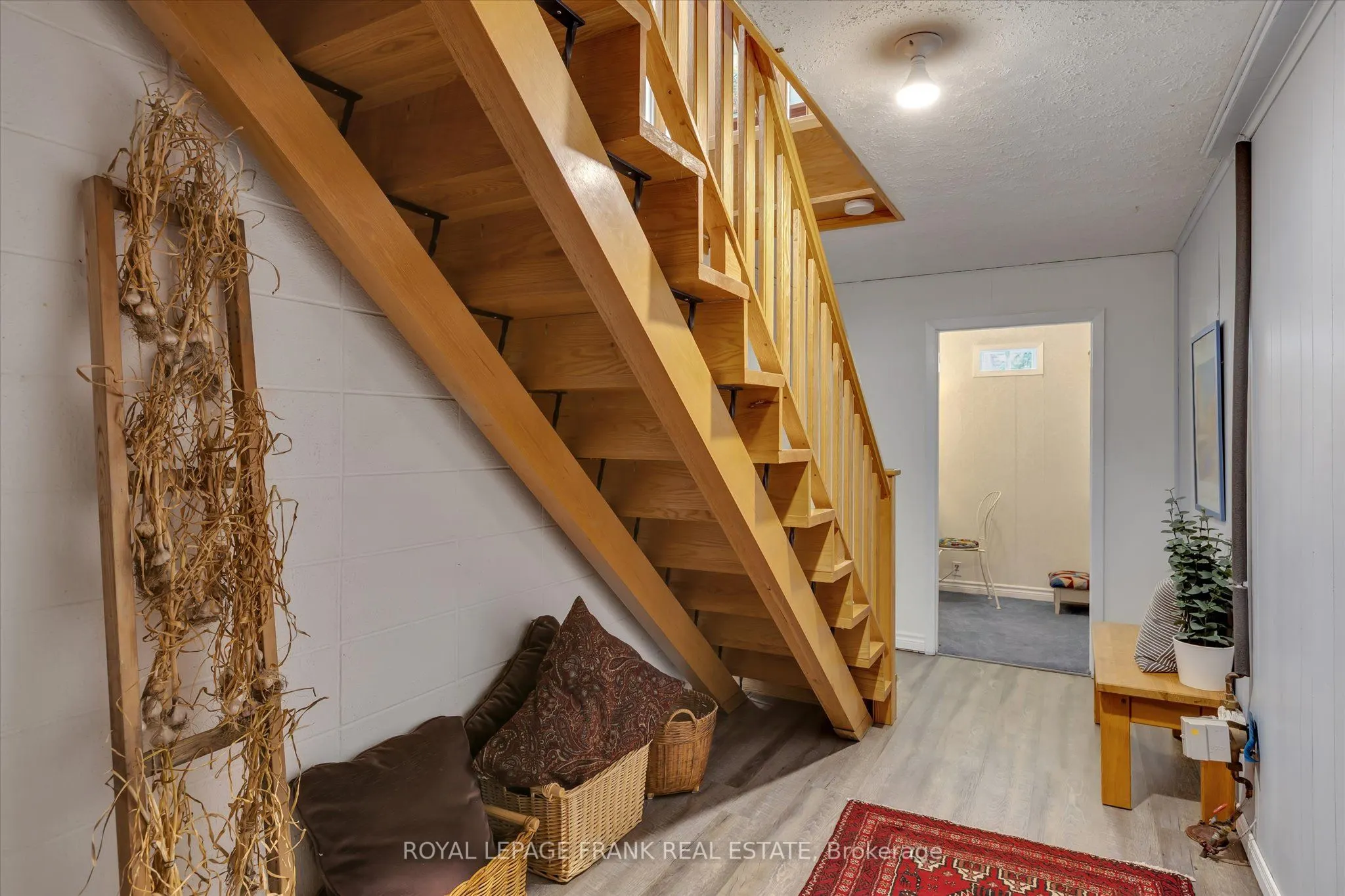 1289 Algonquin Boulevard