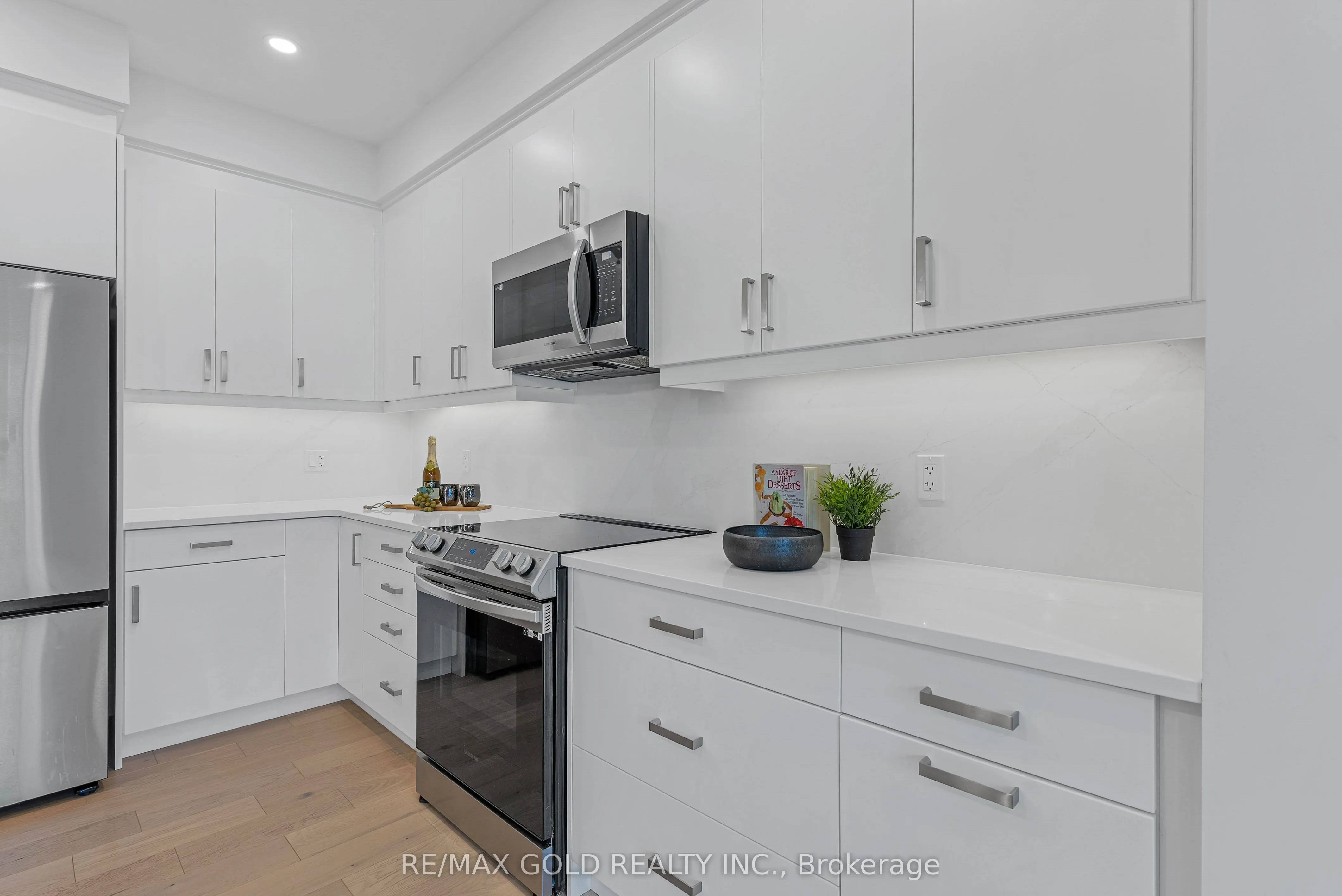 143 Elgin Street N, #19