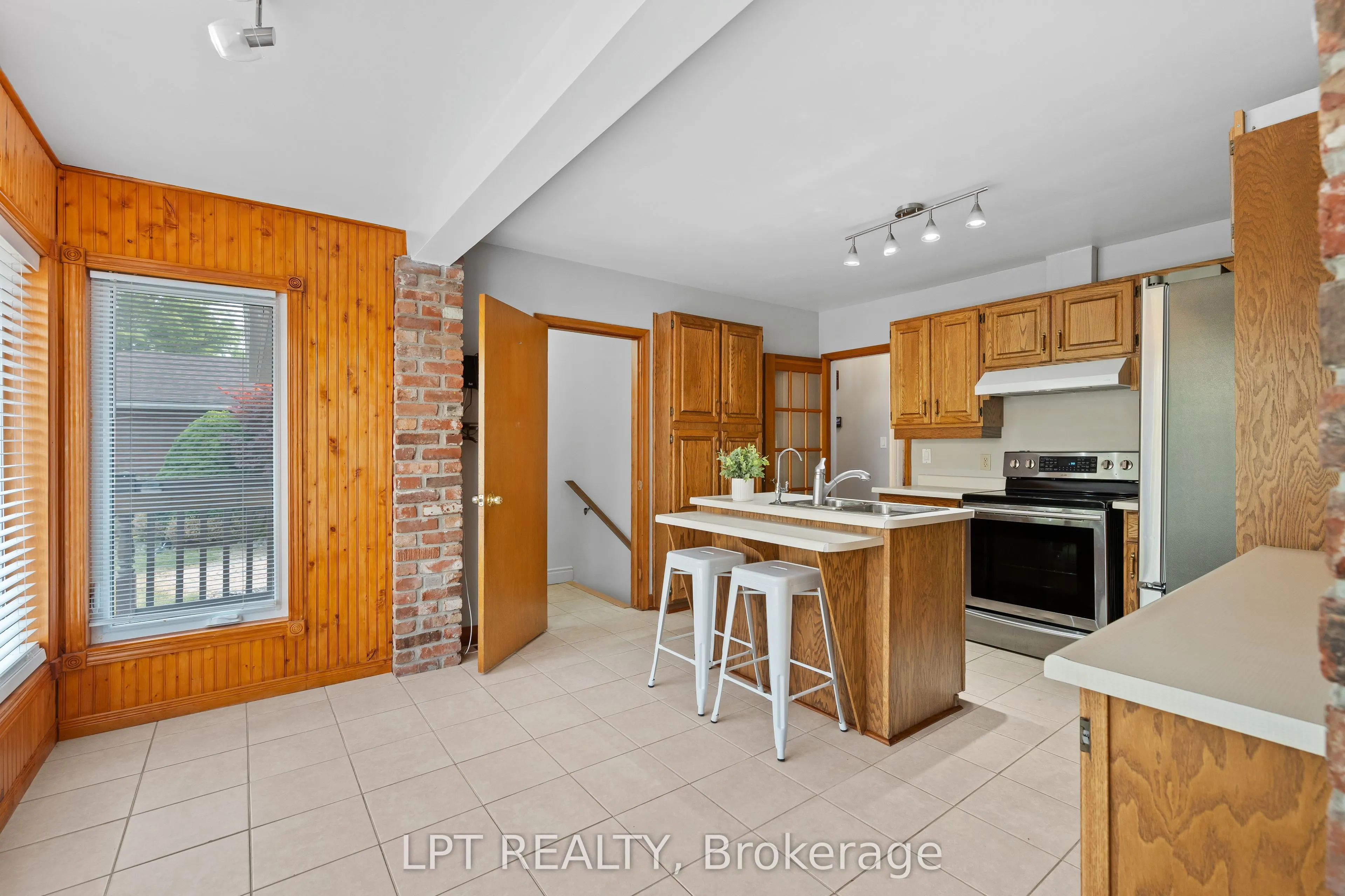 788 Meadowood Road