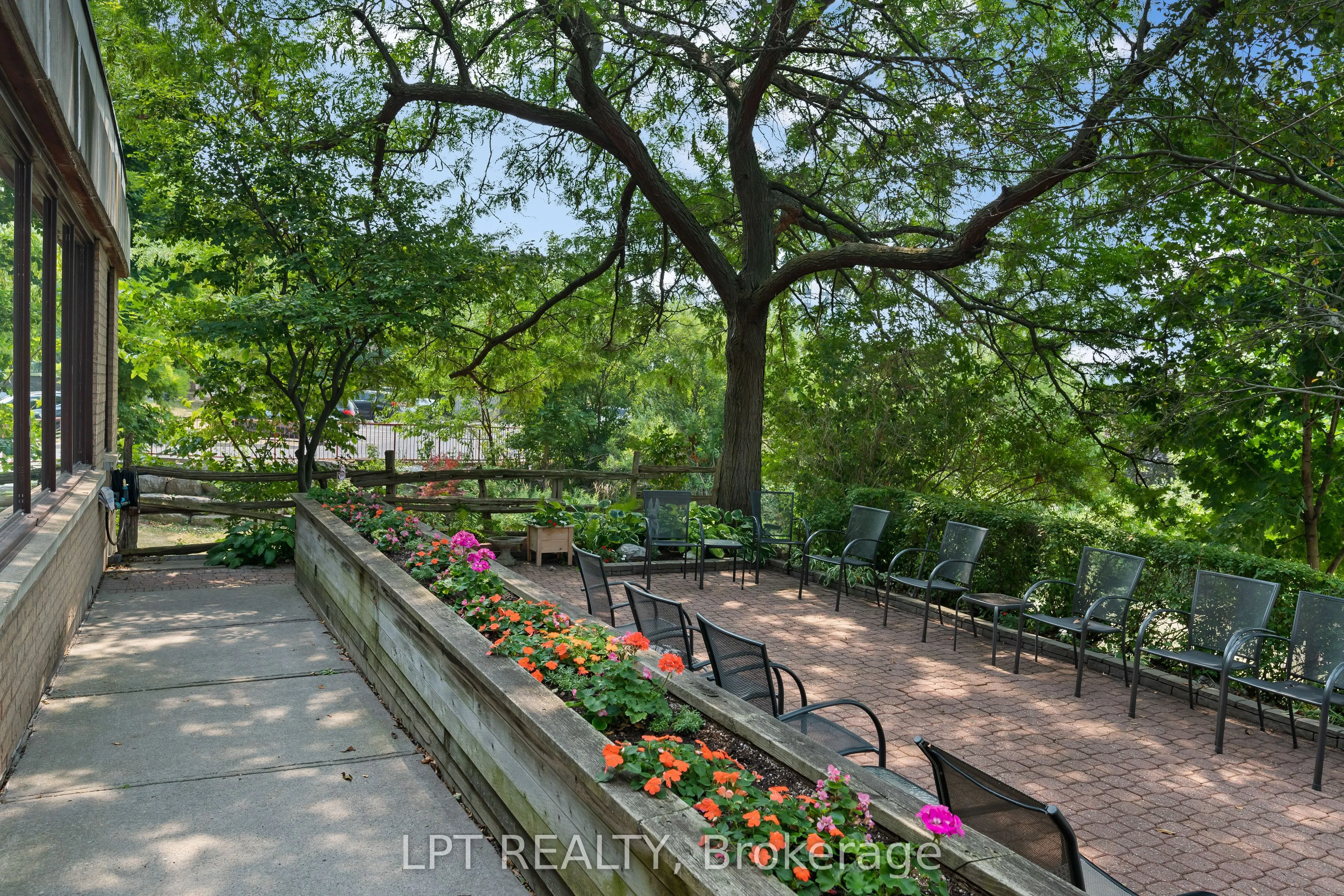 675 Davis Drive, #401