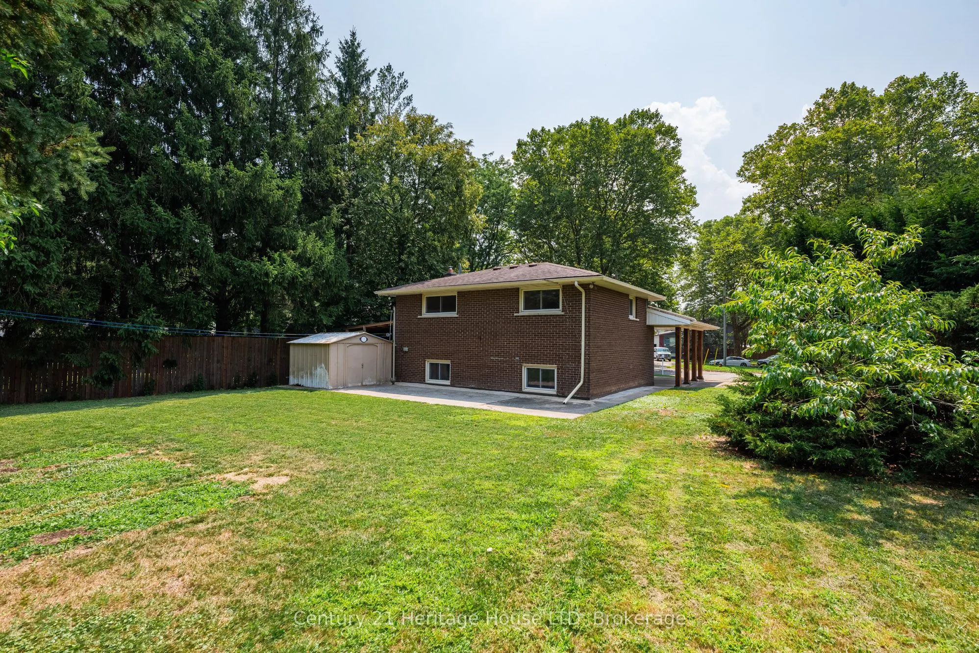 6861 Fairlawn Crescent