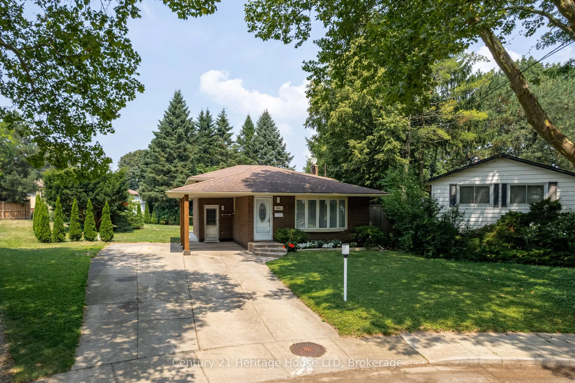 6861 Fairlawn Crescent