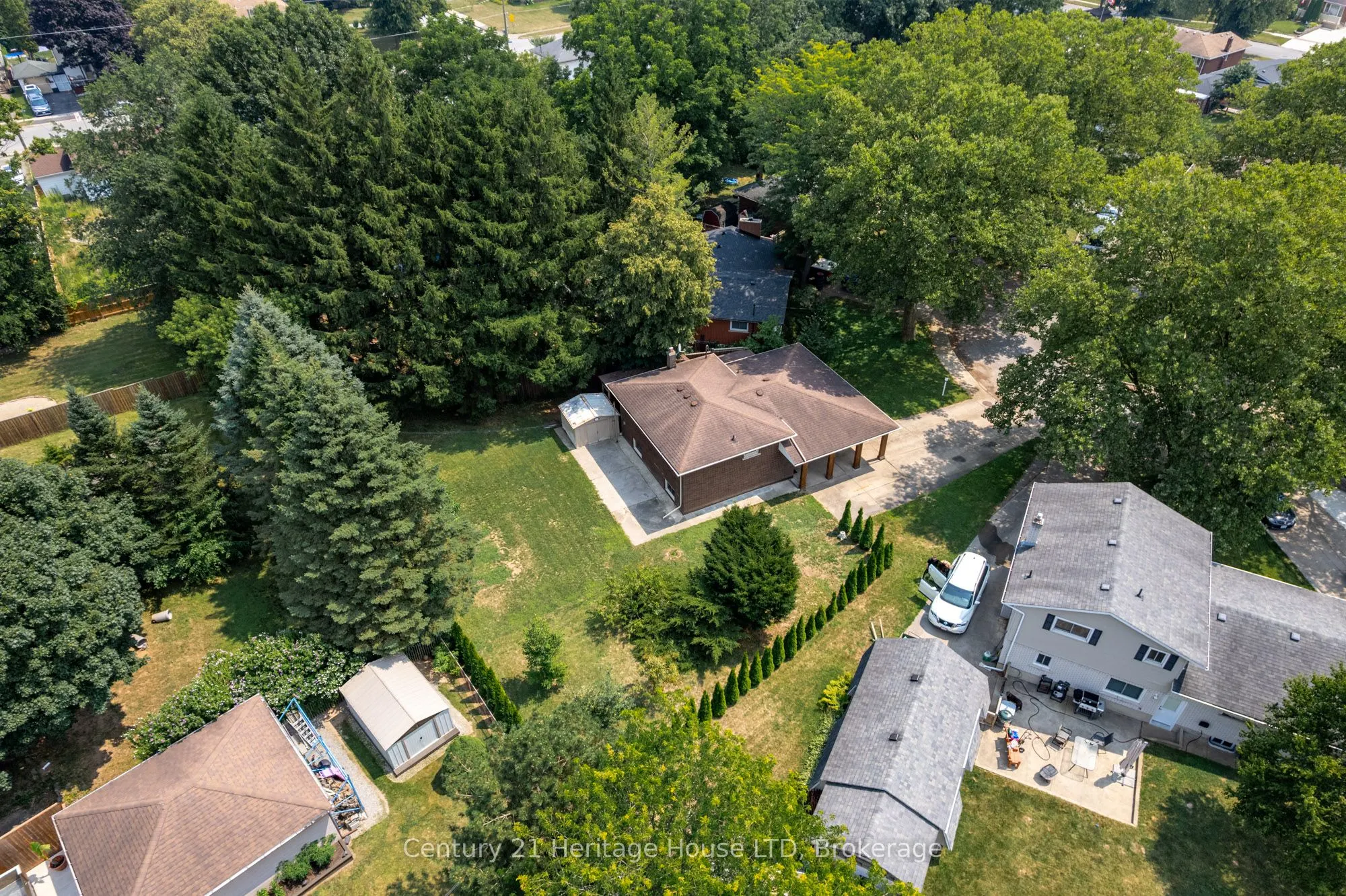 6861 Fairlawn Crescent