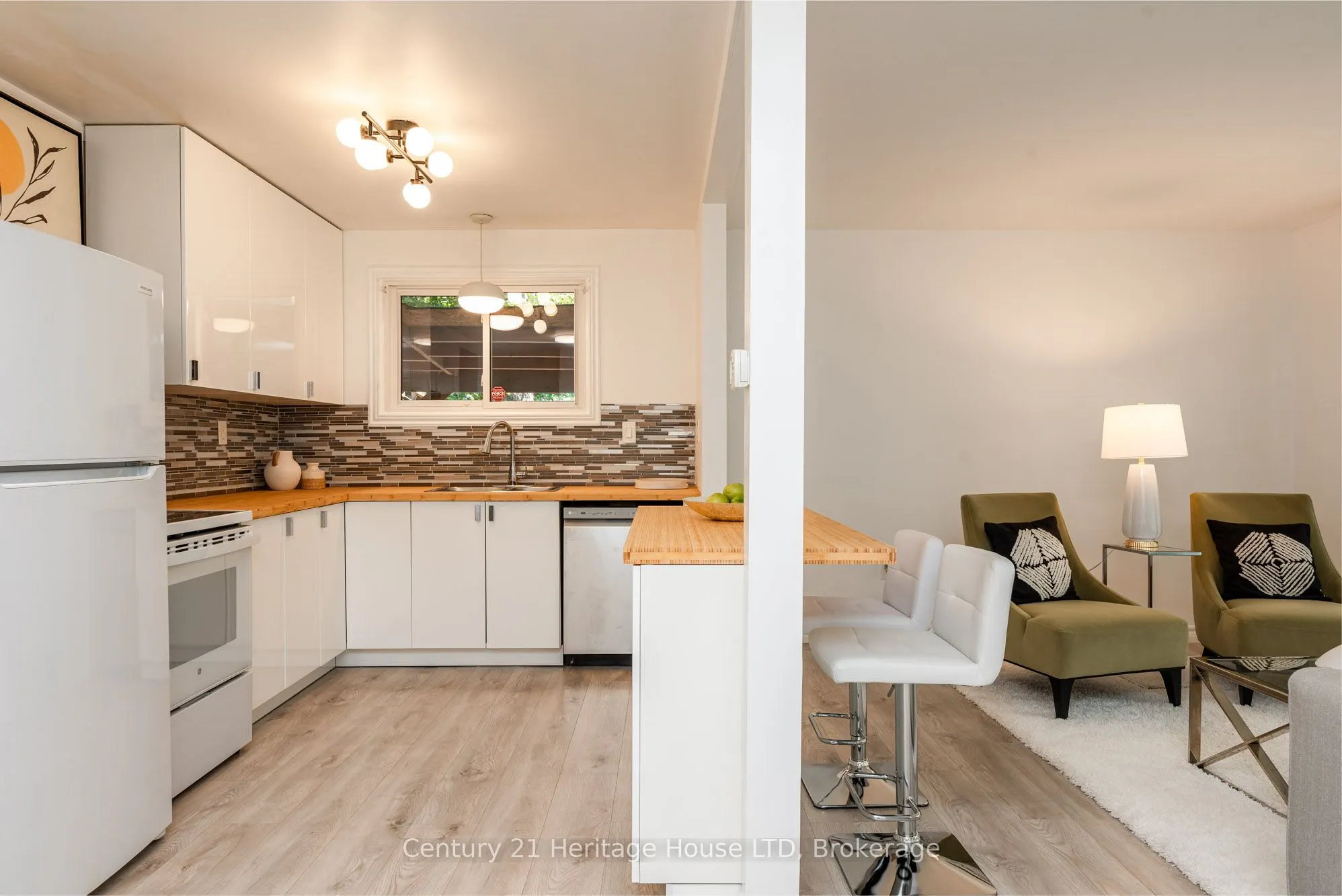 6861 Fairlawn Crescent