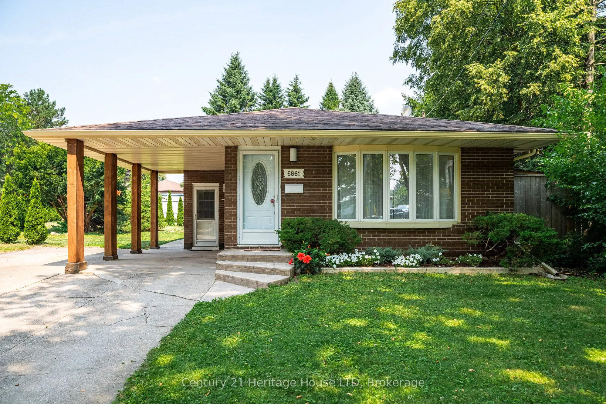 6861 Fairlawn Crescent