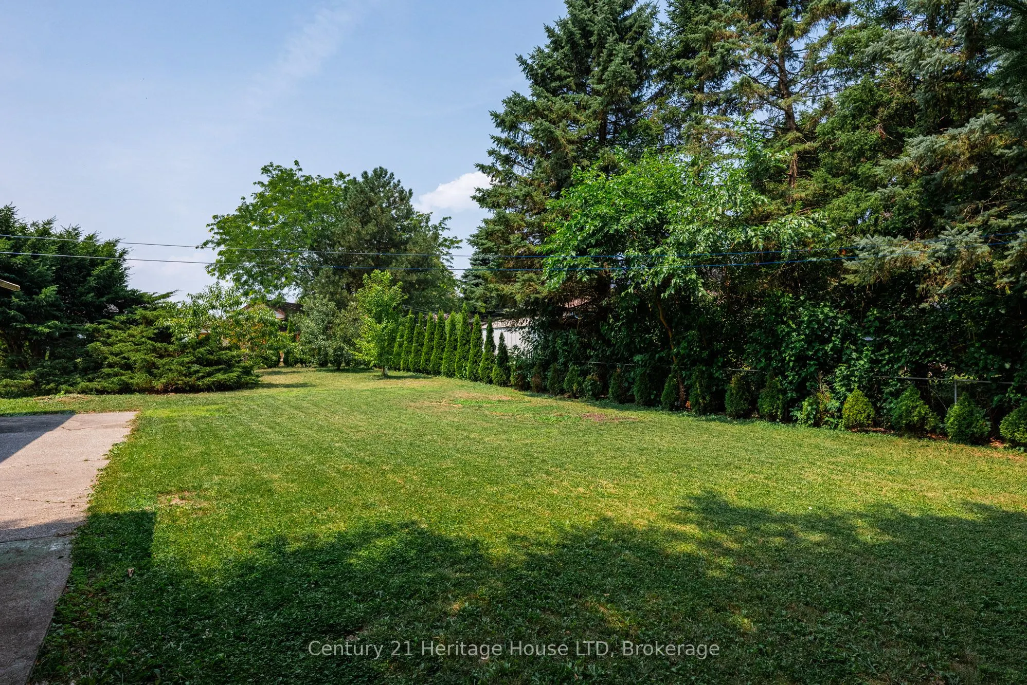 6861 Fairlawn Crescent