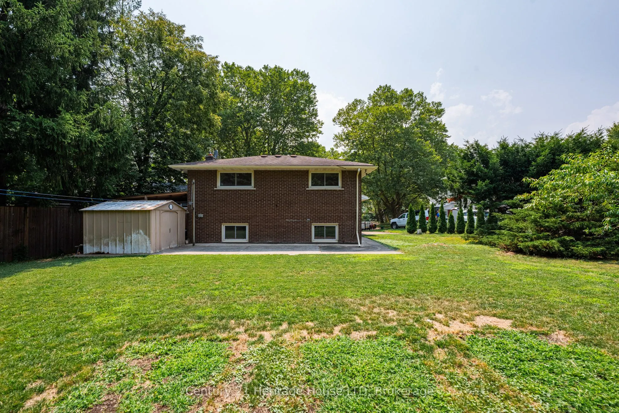 6861 Fairlawn Crescent
