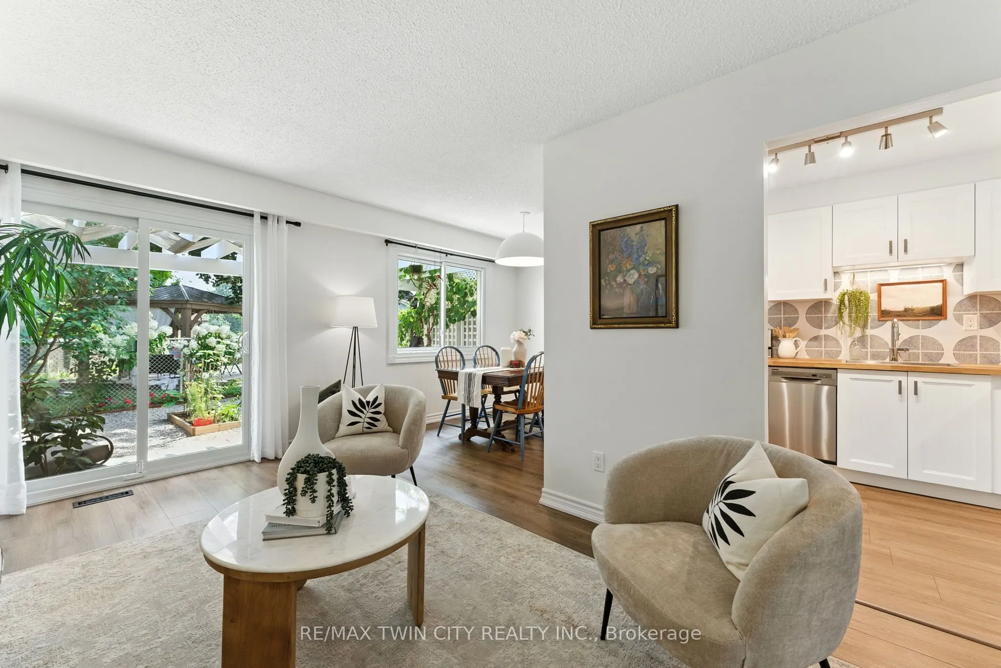 68 Westmount Mews