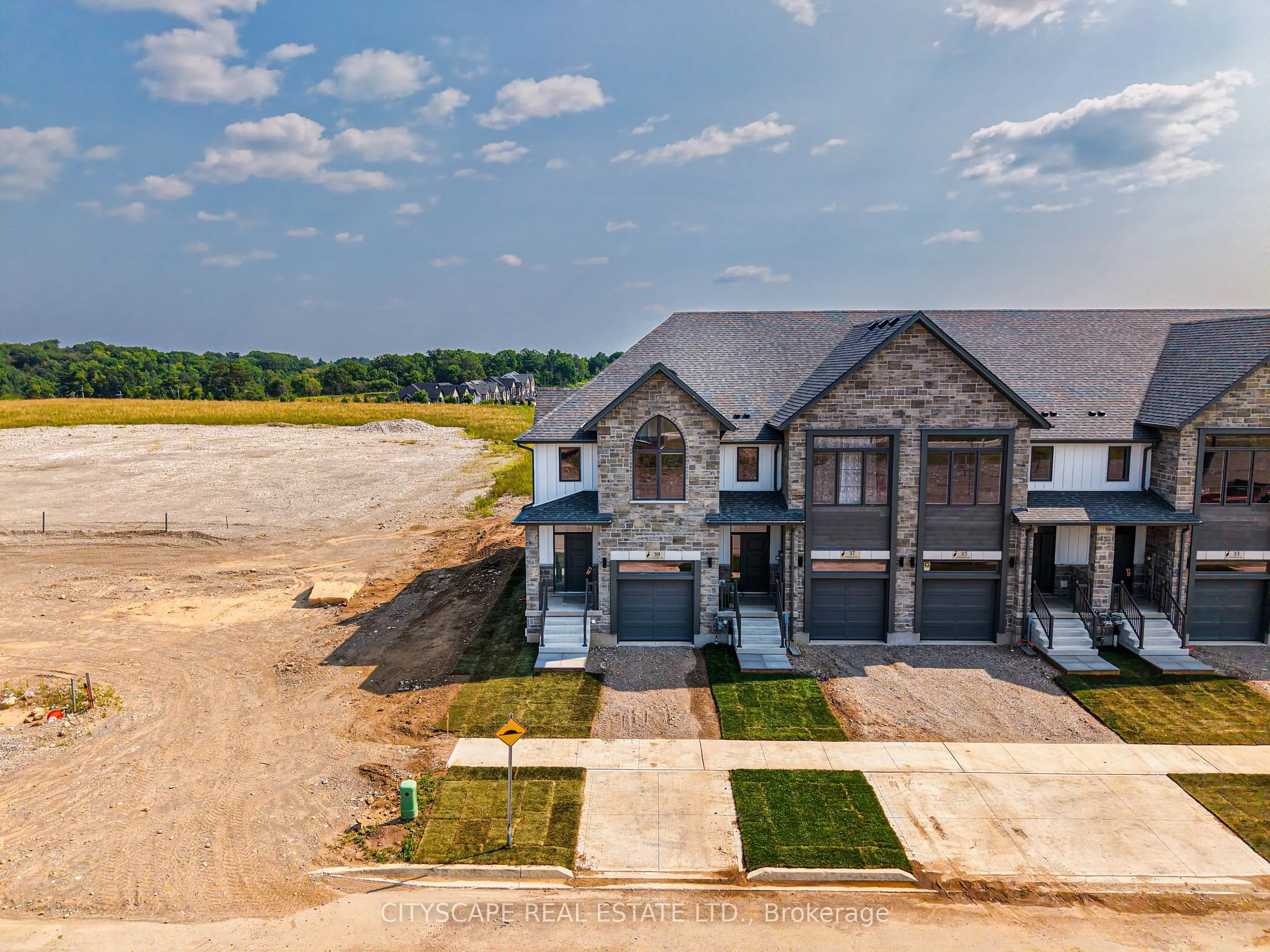 39 Rivergreen Crescent