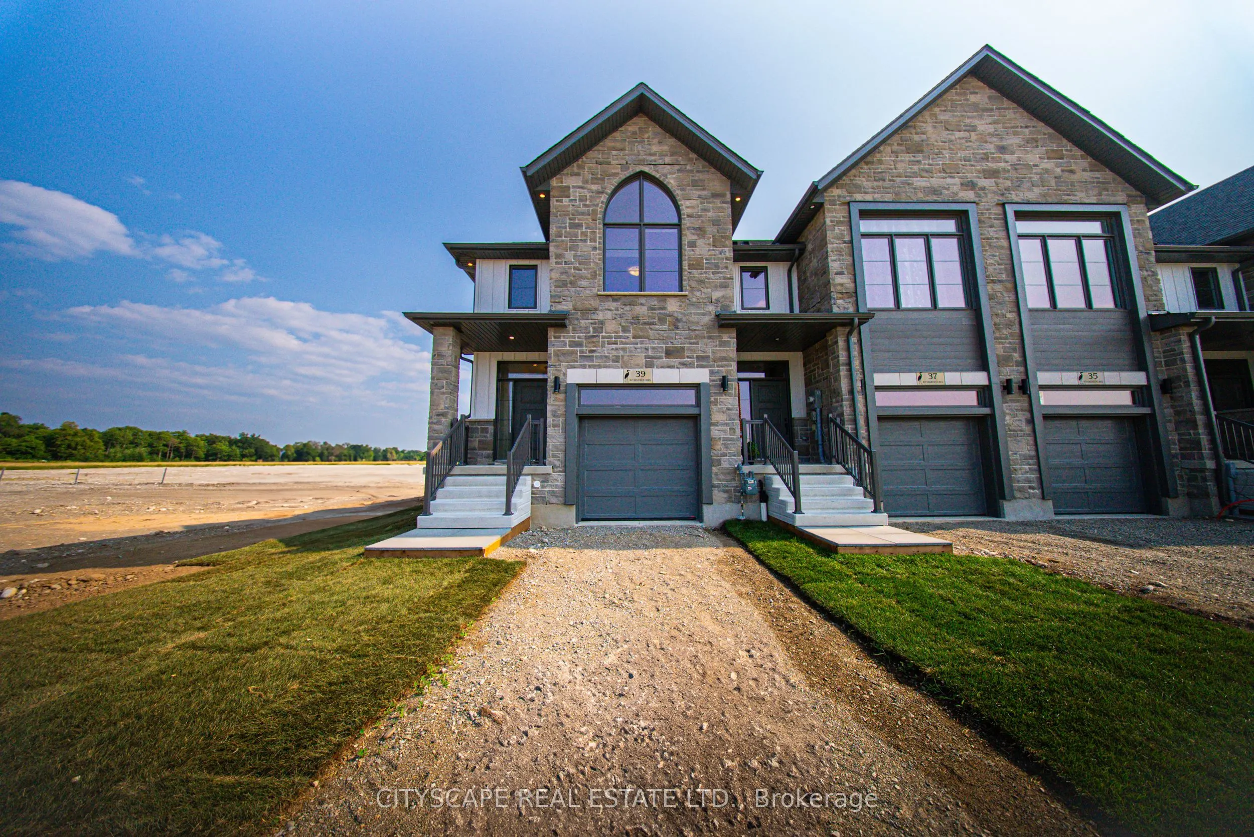 39 Rivergreen Crescent