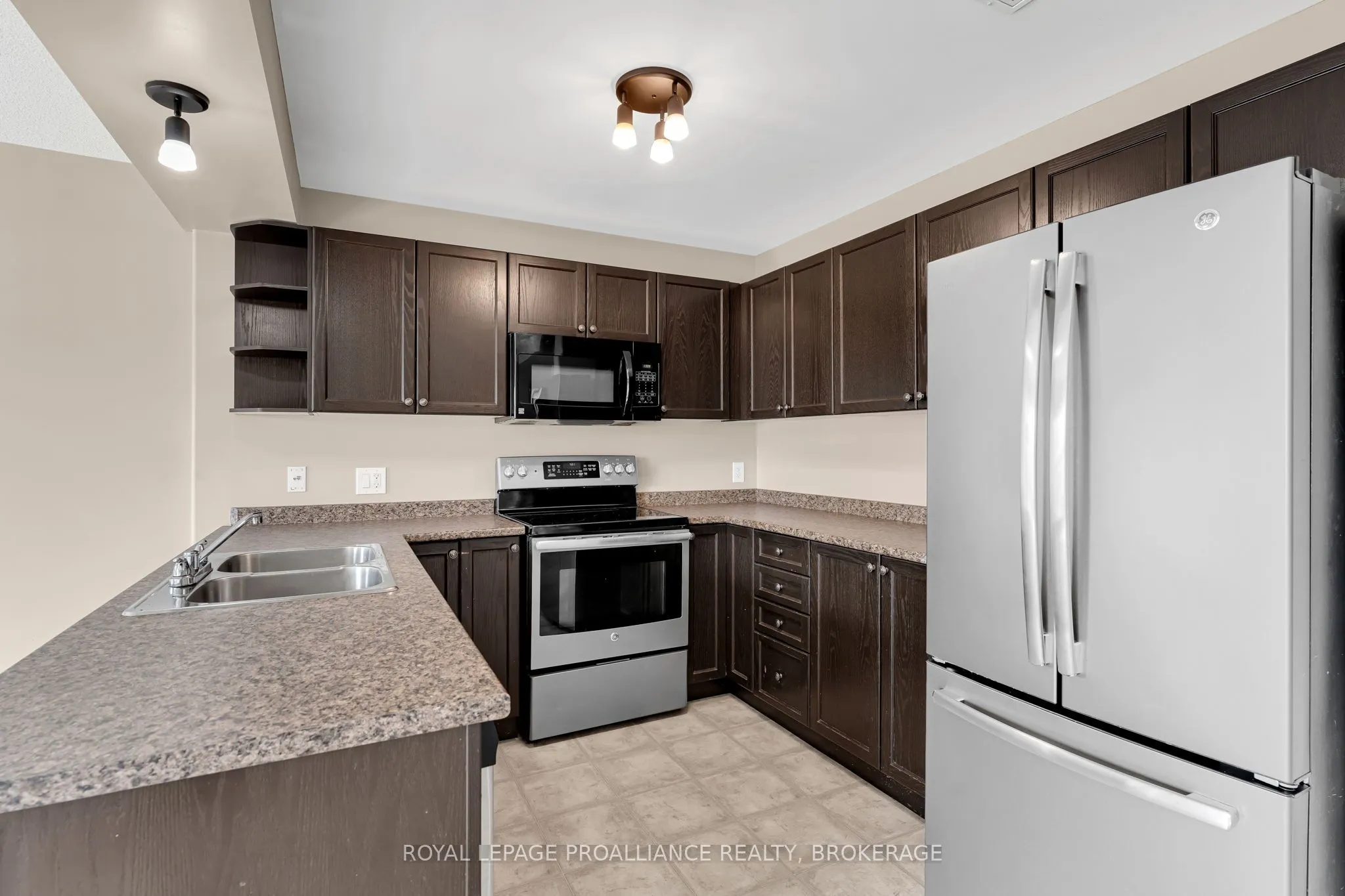 1576 Crimson Crescent