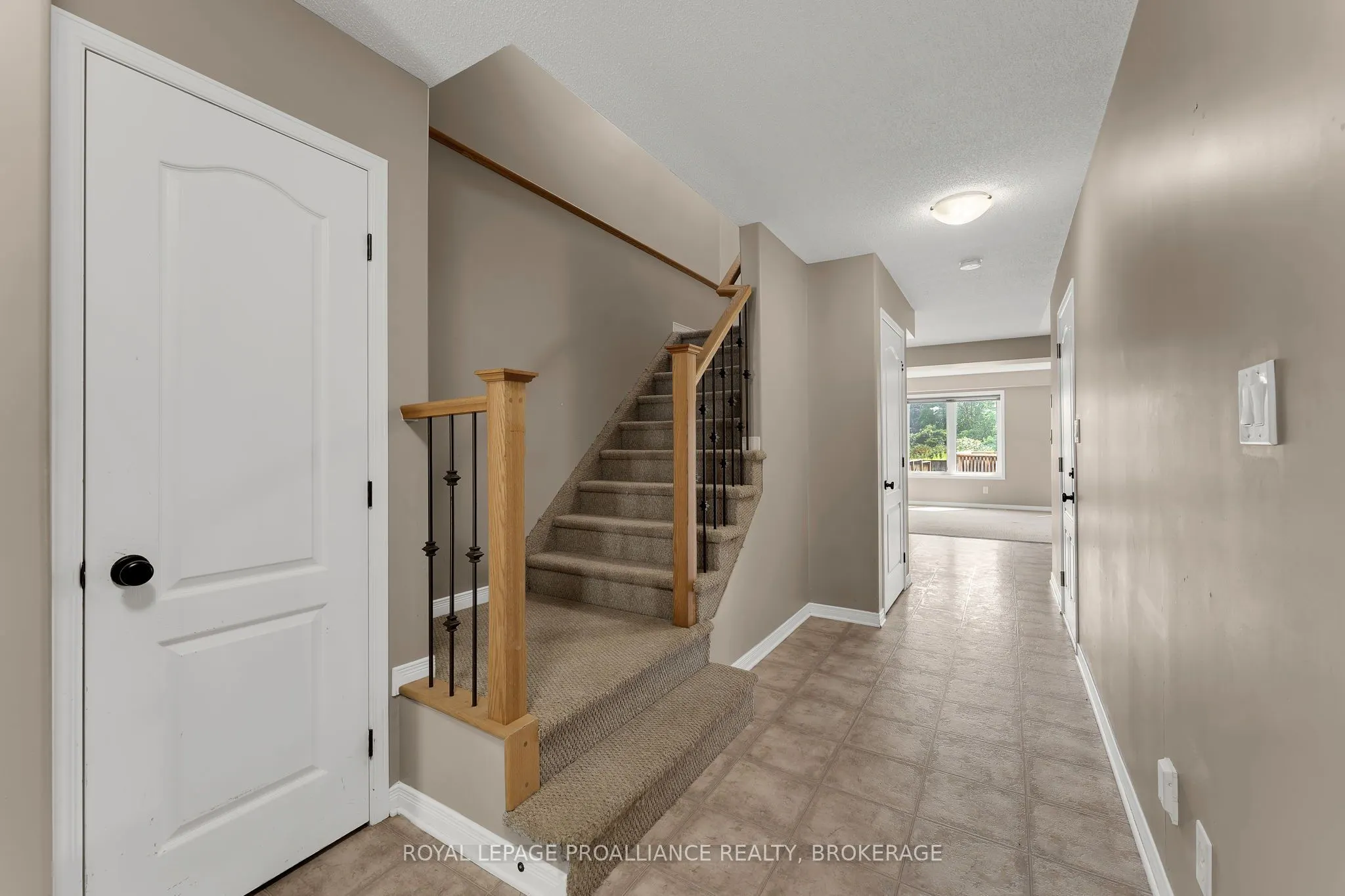 1576 Crimson Crescent