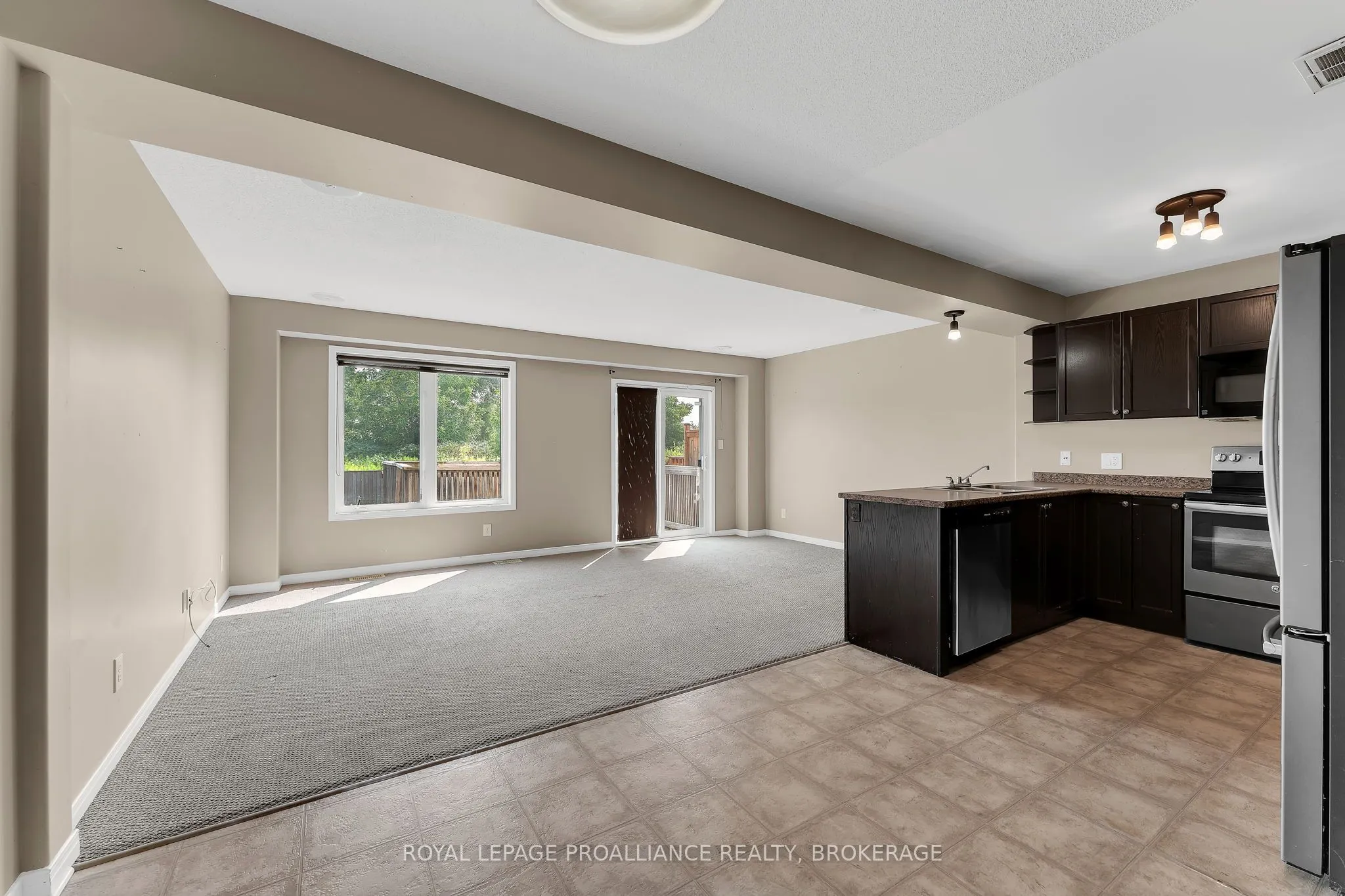 1576 Crimson Crescent