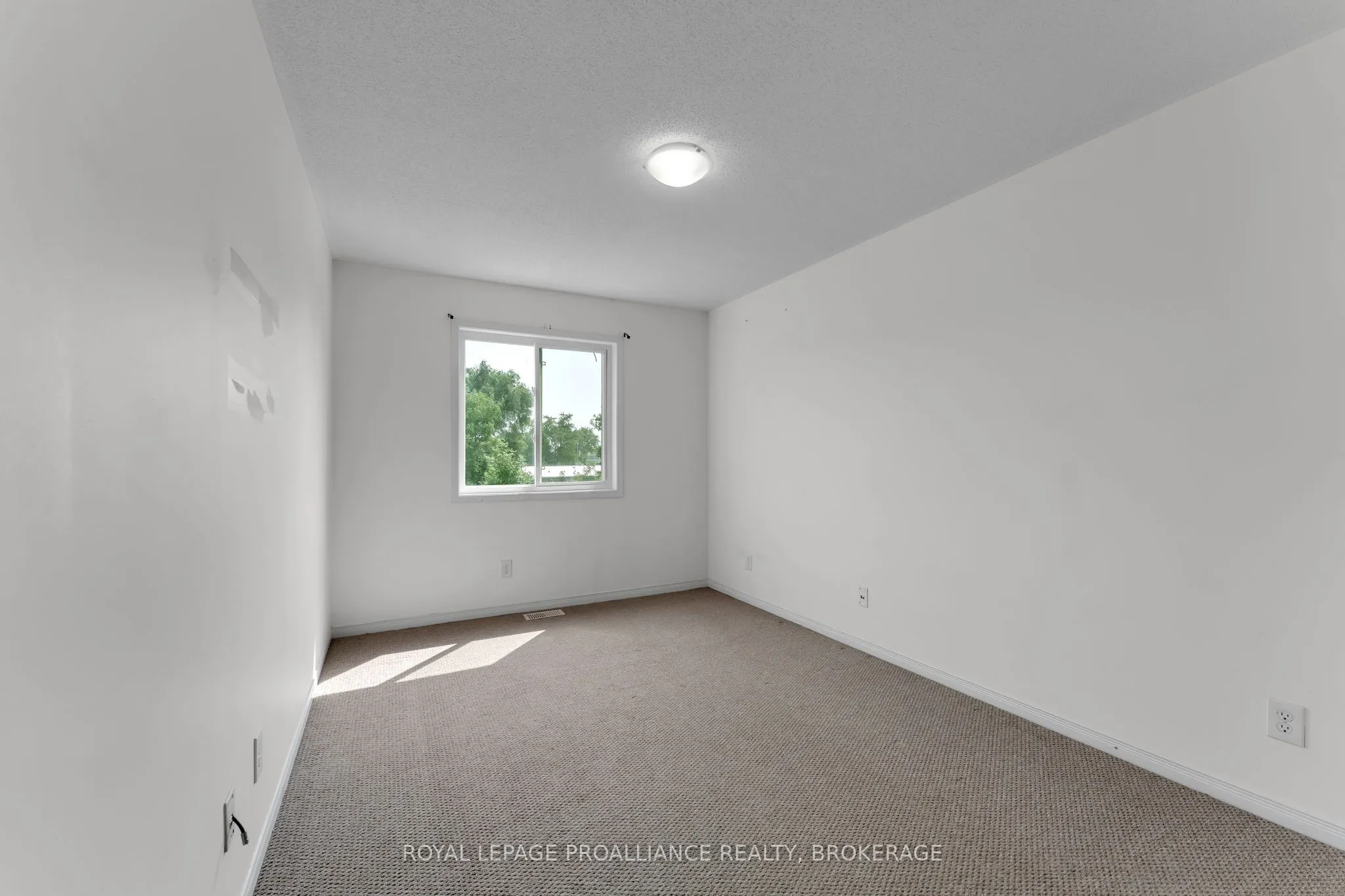 1576 Crimson Crescent