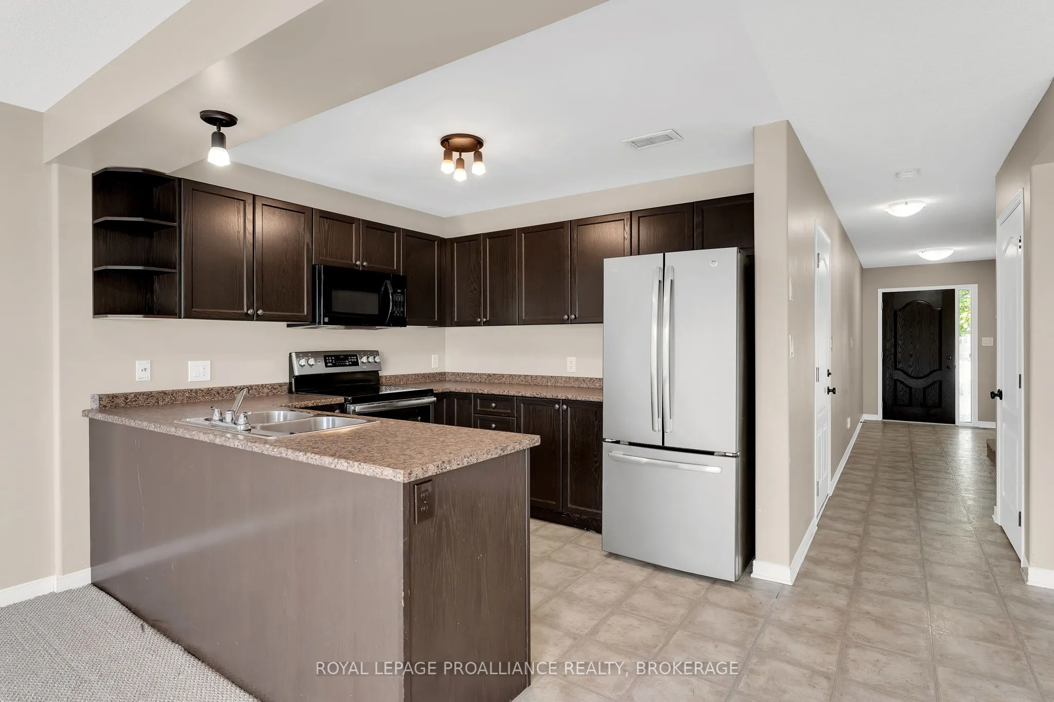 1576 Crimson Crescent