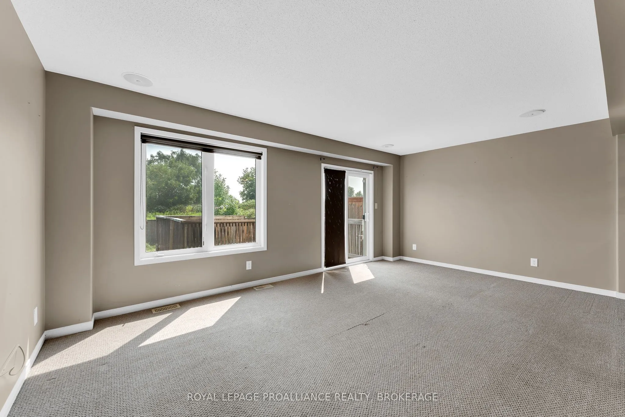 1576 Crimson Crescent