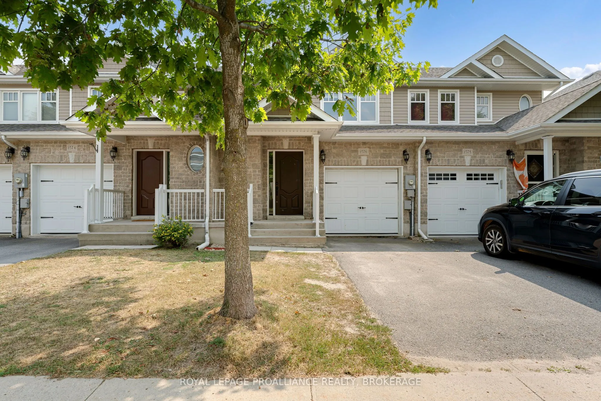 1576 Crimson Crescent