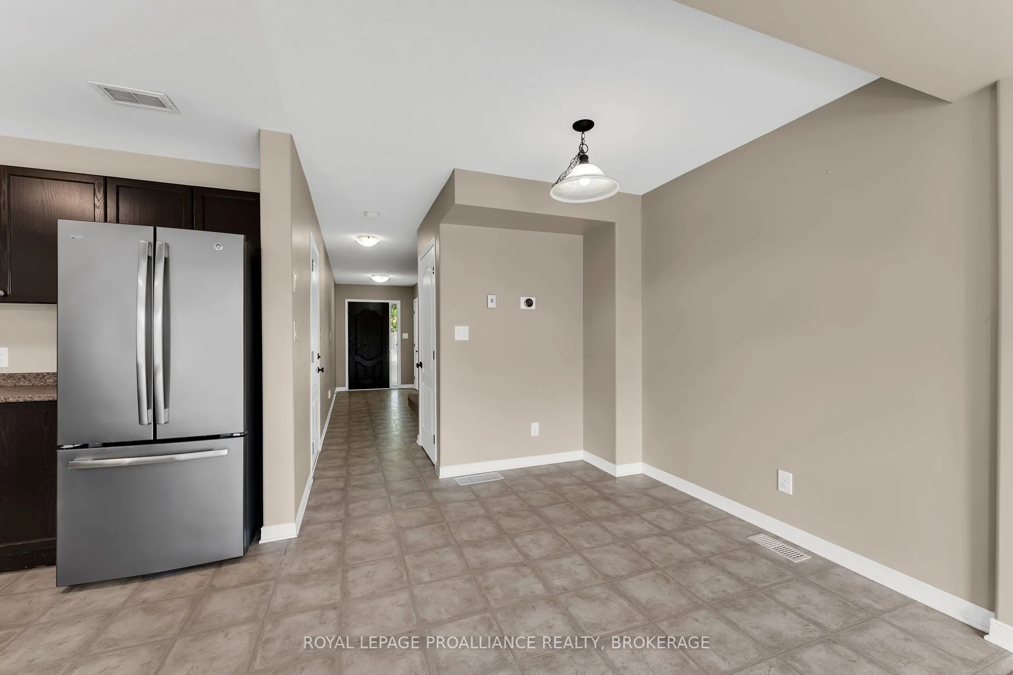 1576 Crimson Crescent