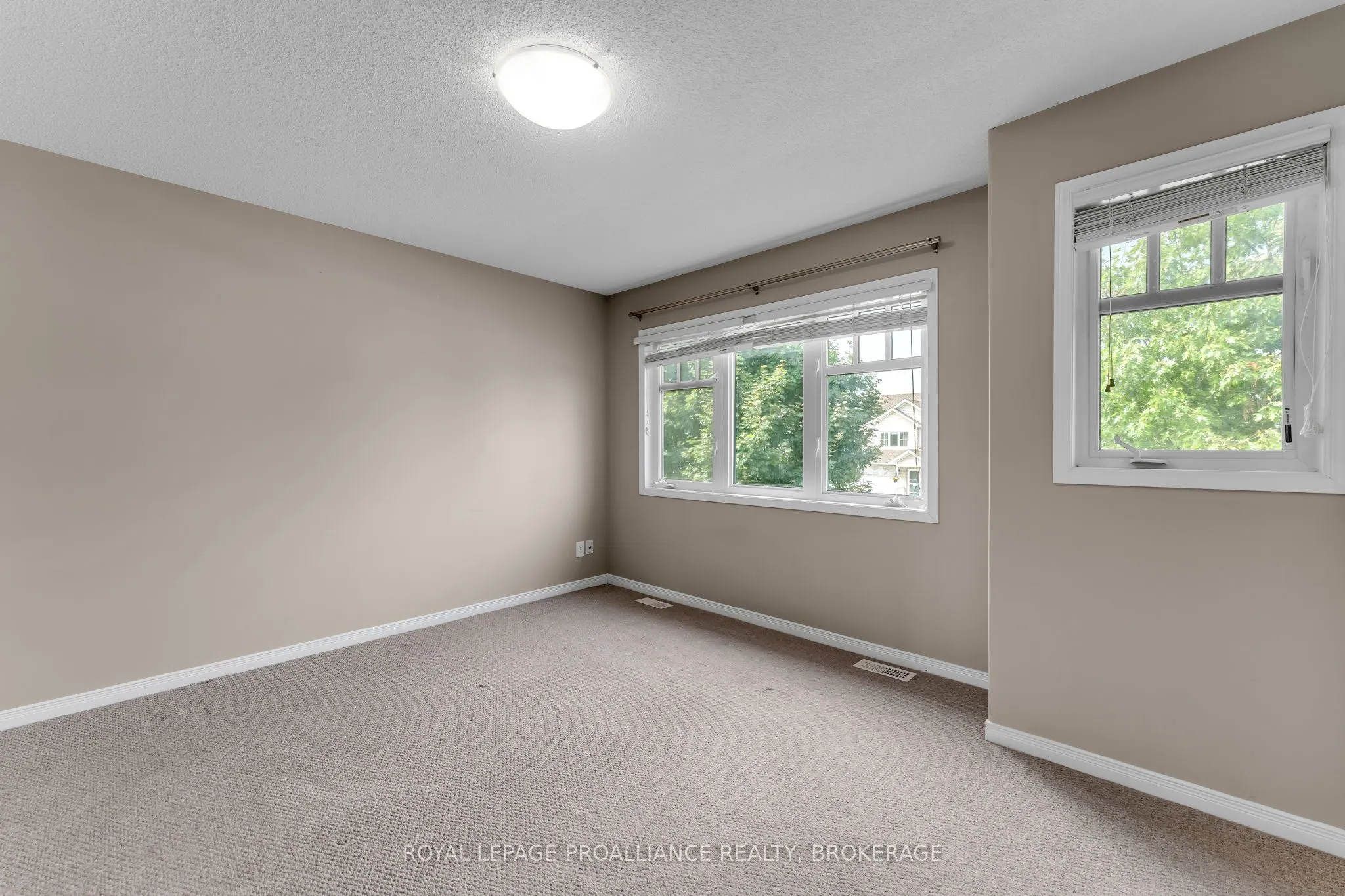 1576 Crimson Crescent