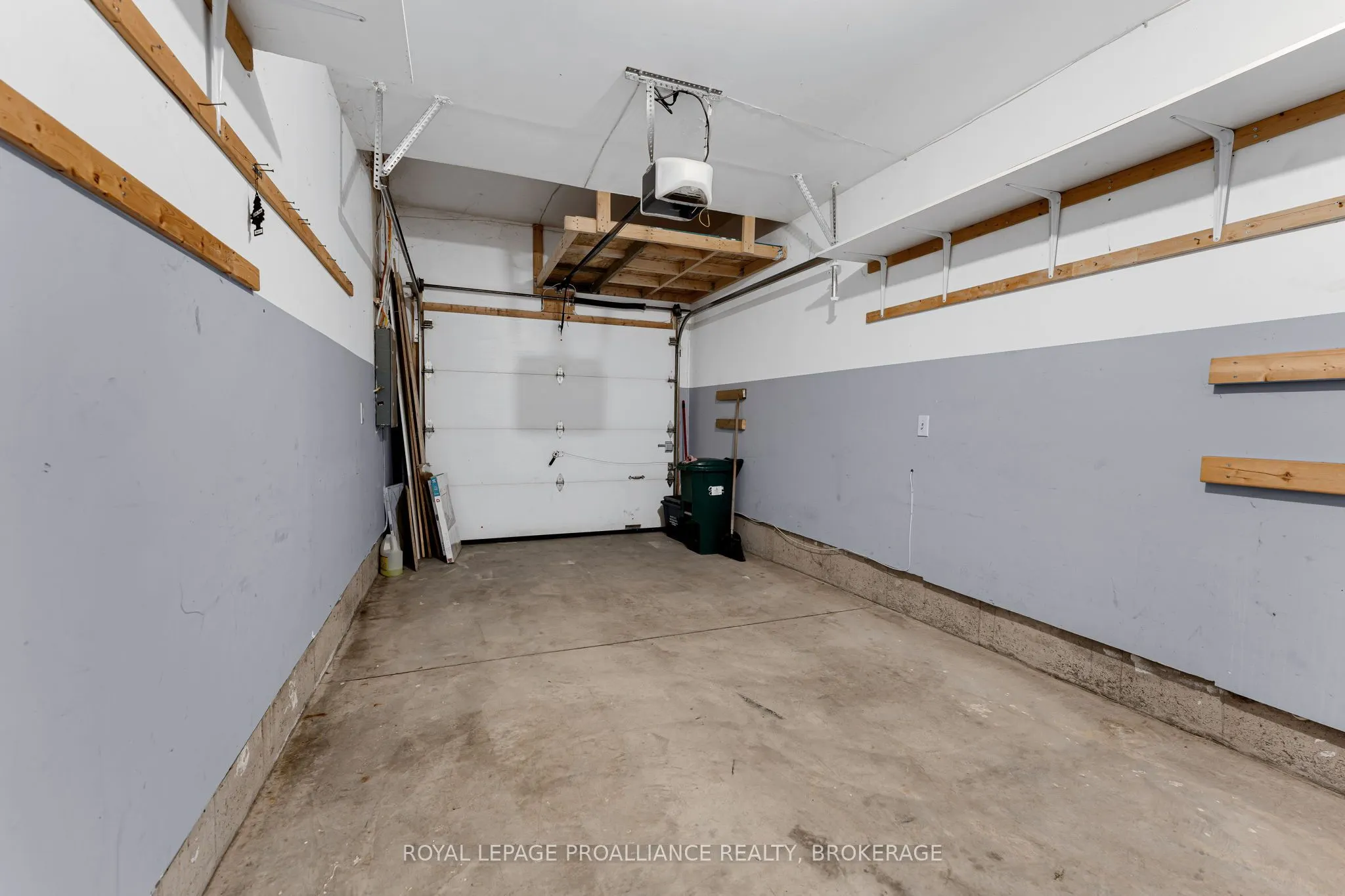 1576 Crimson Crescent