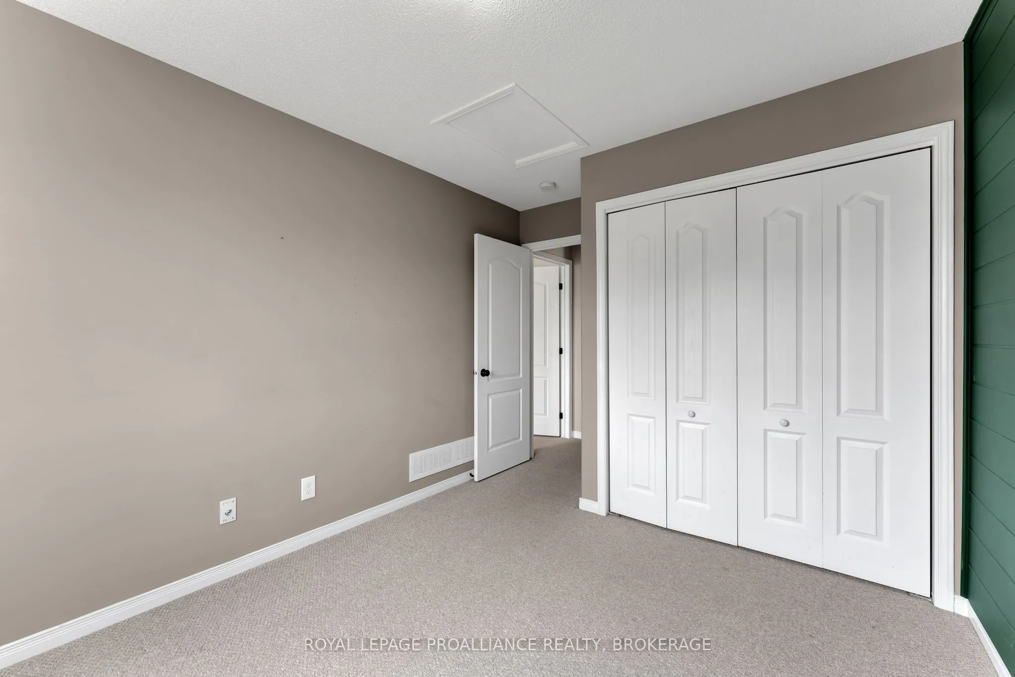 1576 Crimson Crescent