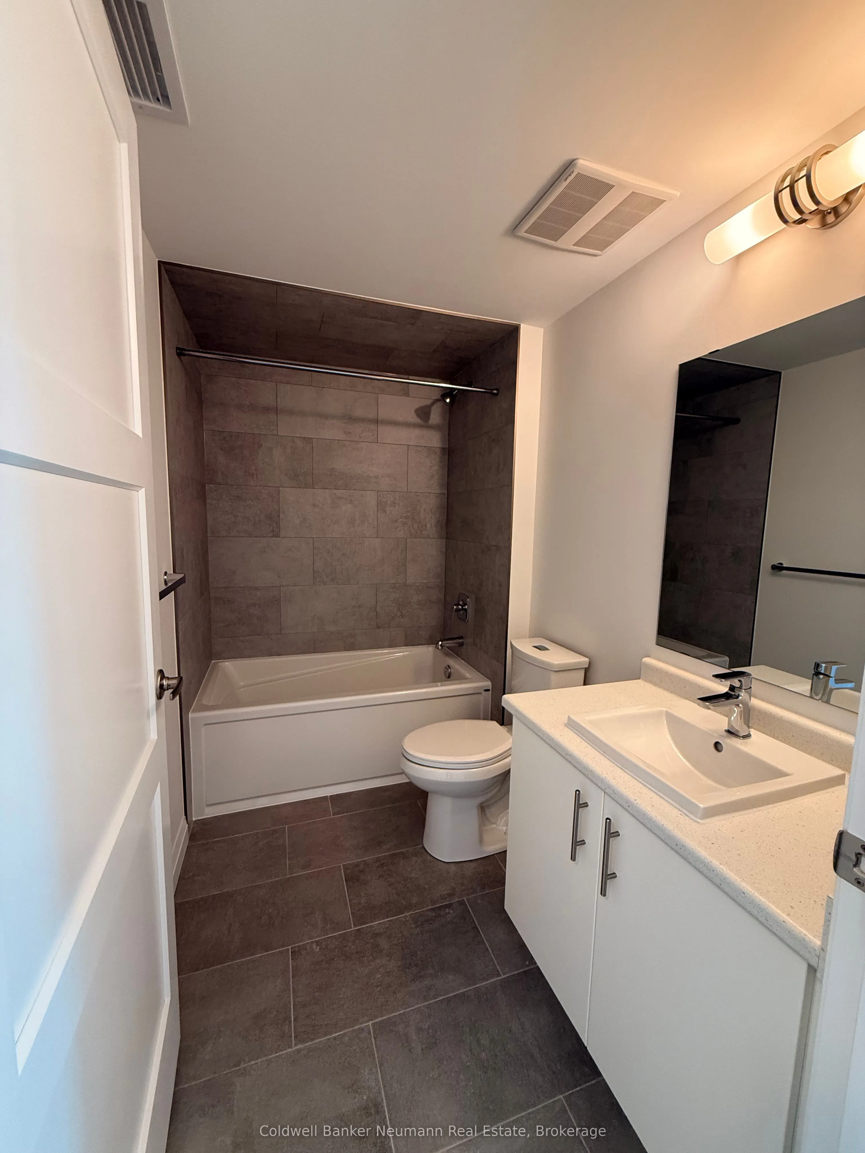 93 Arthur Street S, #715