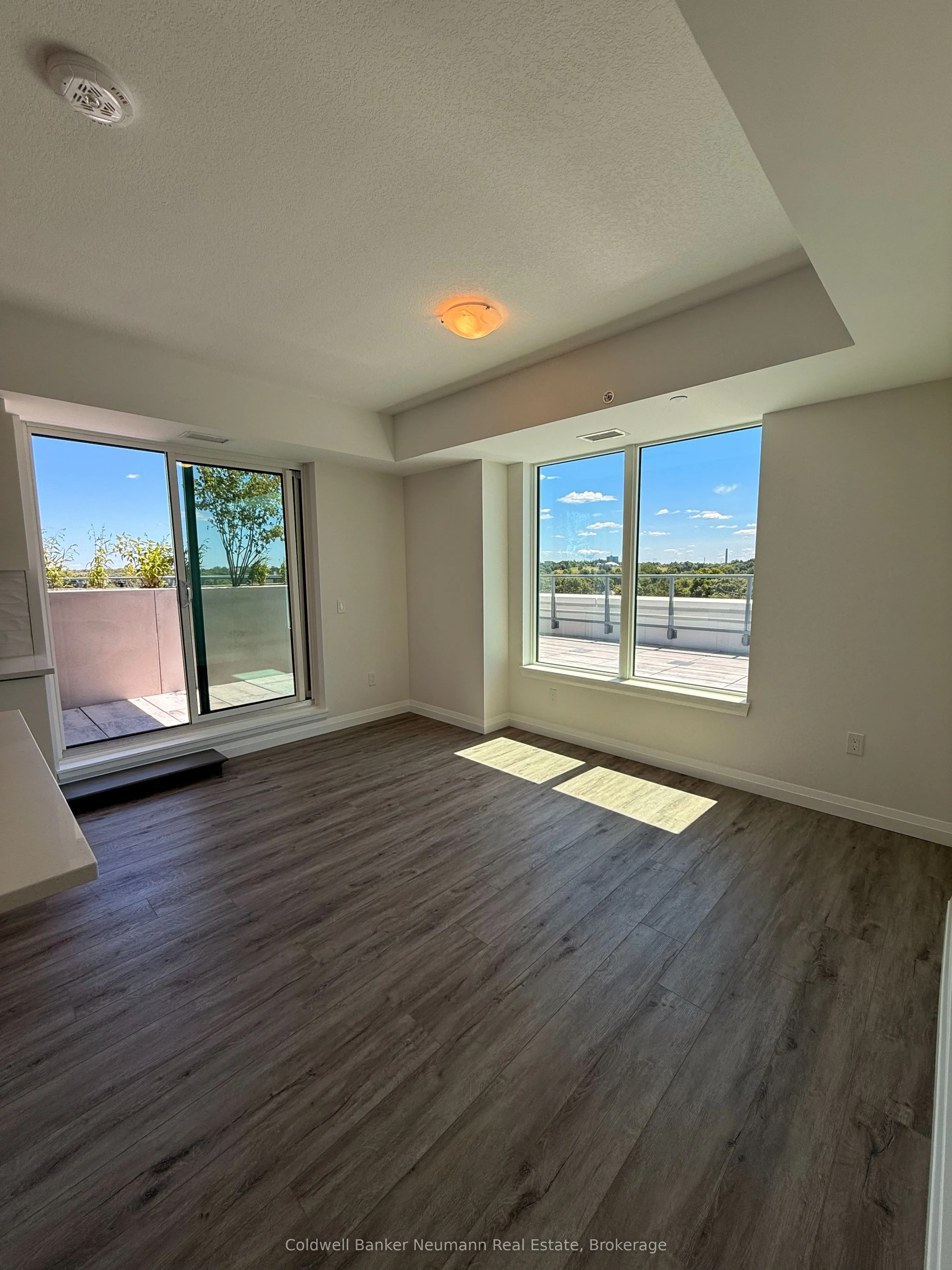 93 Arthur Street S, #715