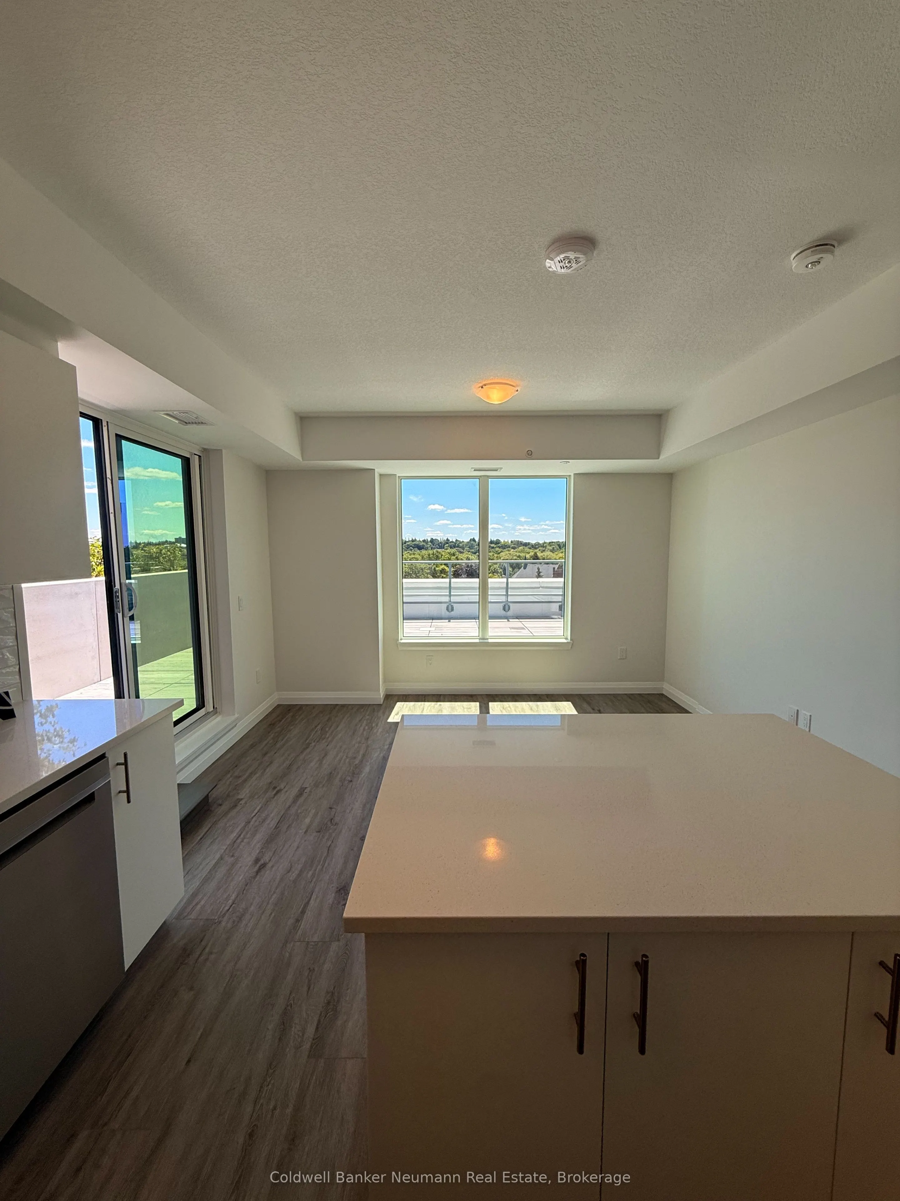 93 Arthur Street S, #715