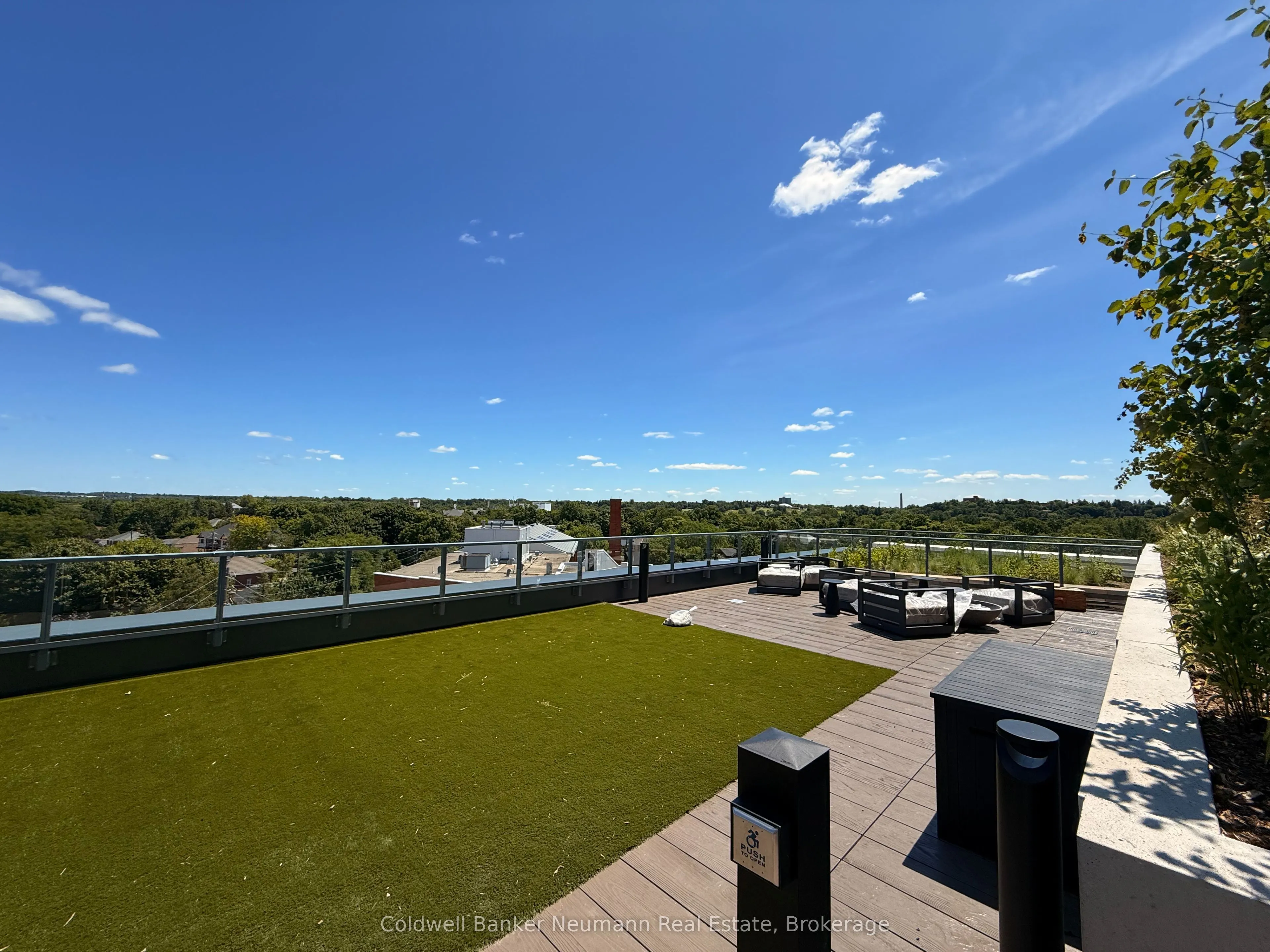 93 Arthur Street S, #715