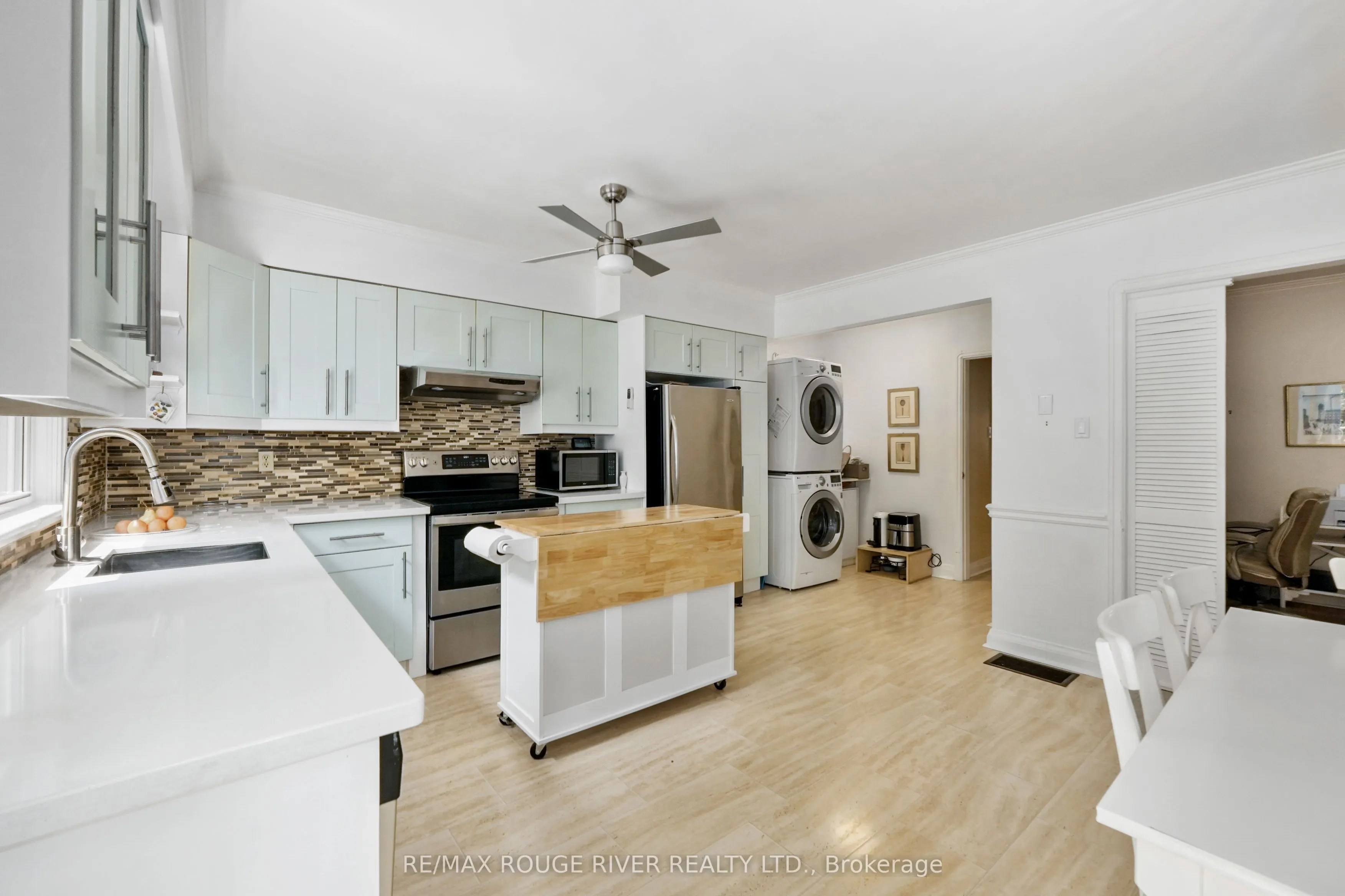 63 University Avenue E
