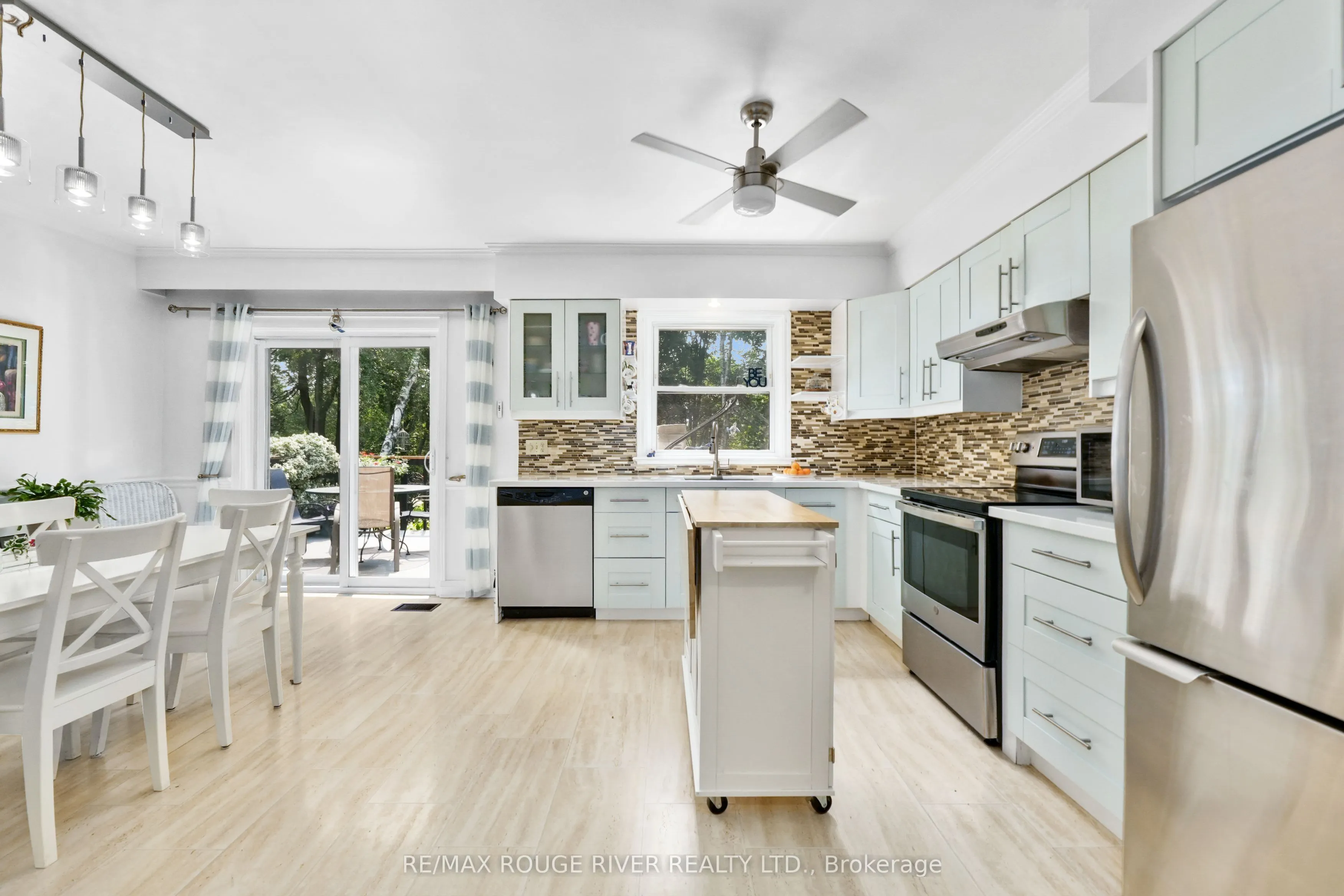63 University Avenue E