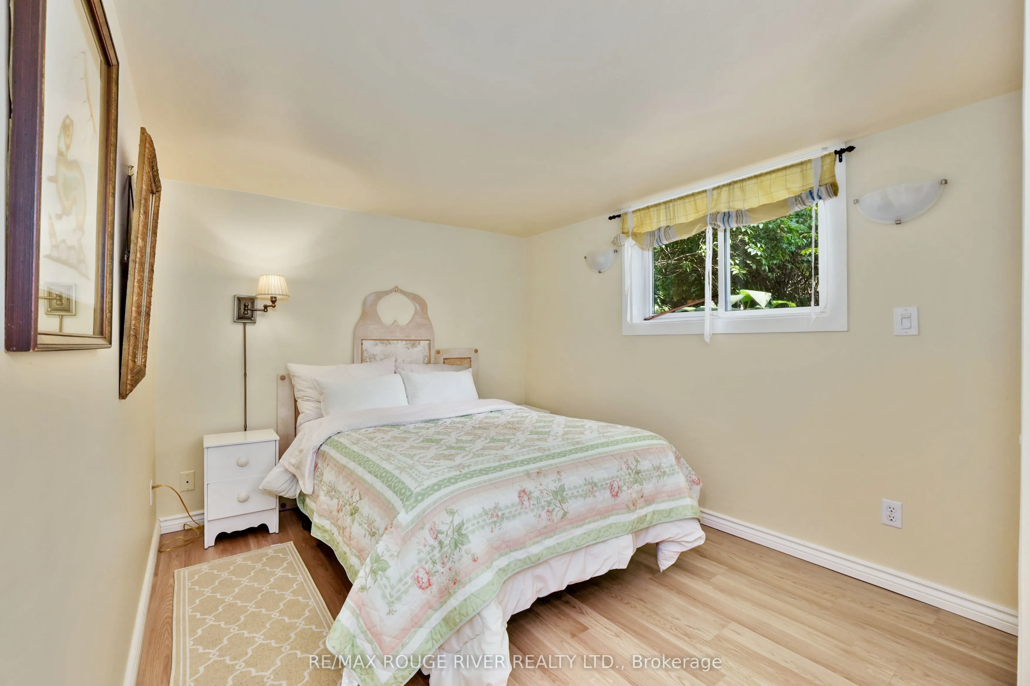 63 University Avenue E