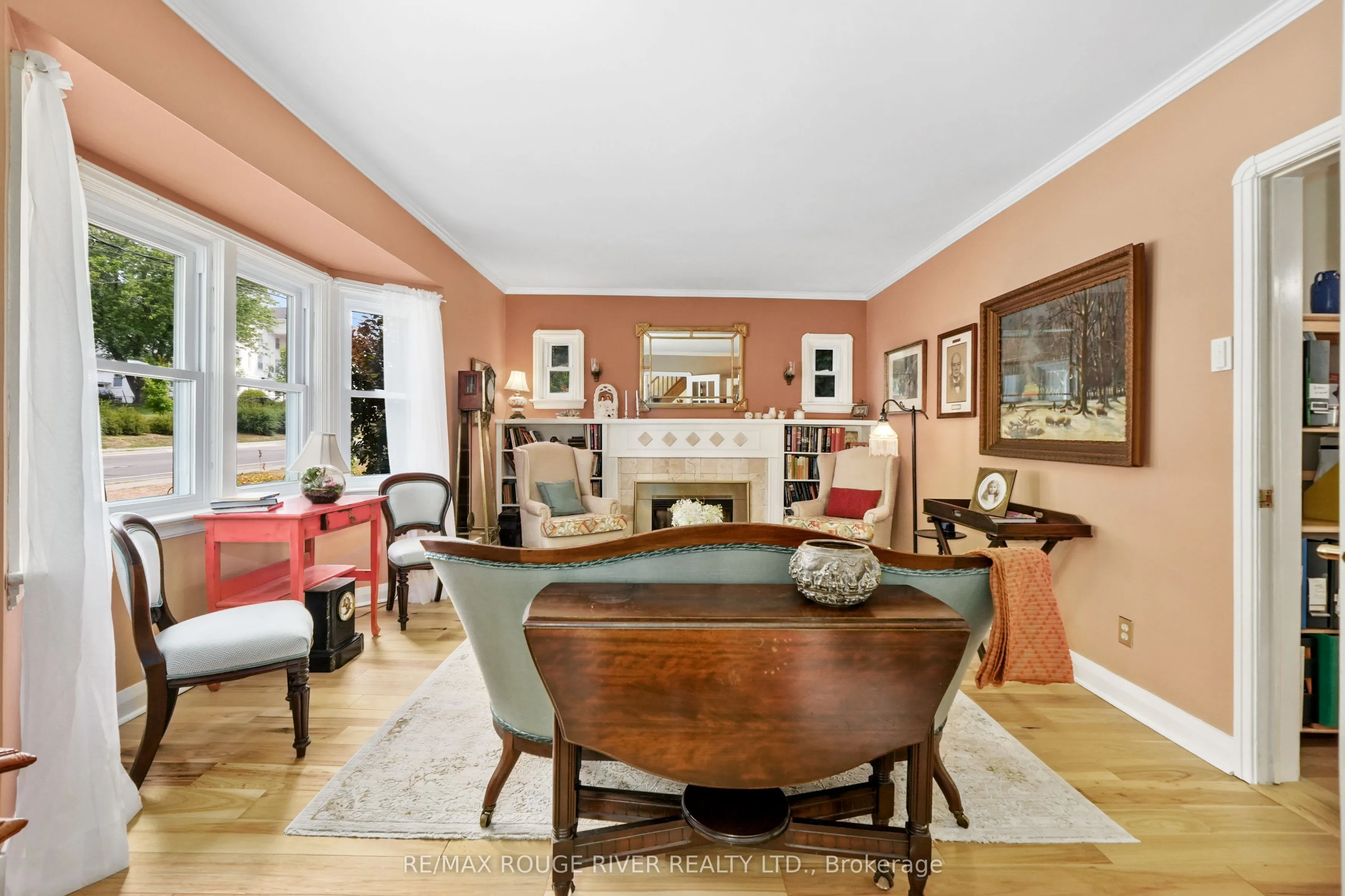 63 University Avenue E