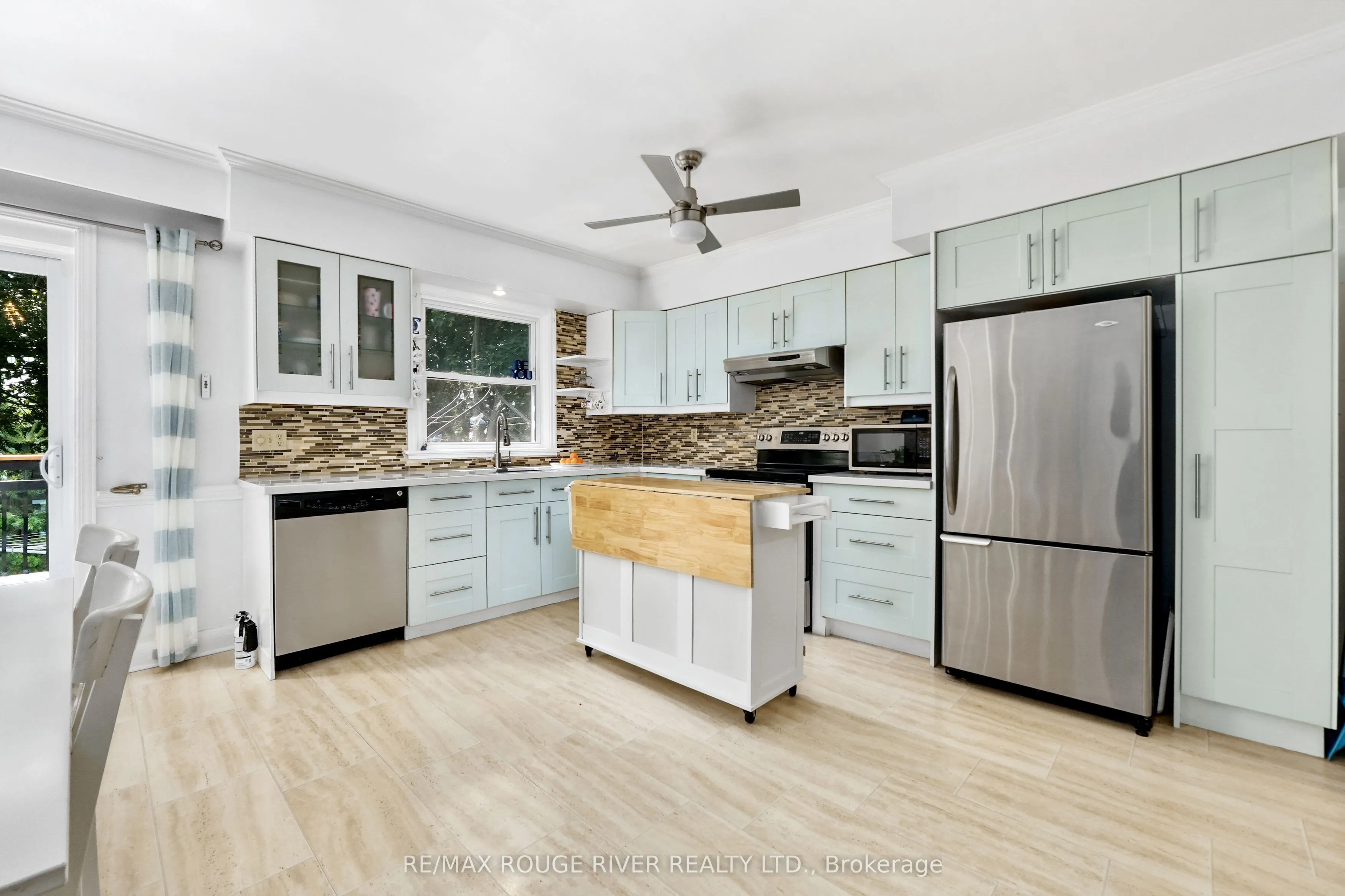 63 University Avenue E