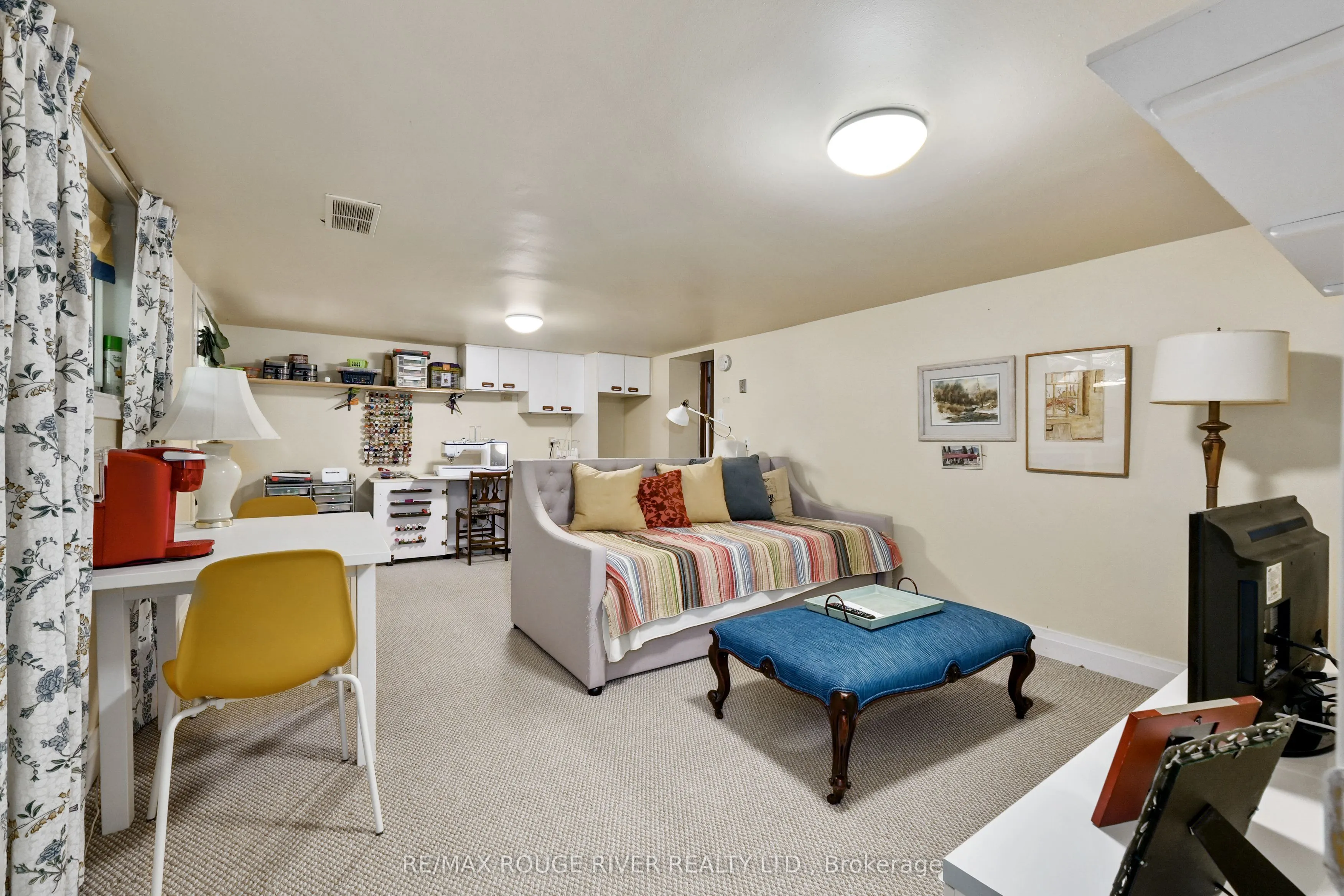 63 University Avenue E