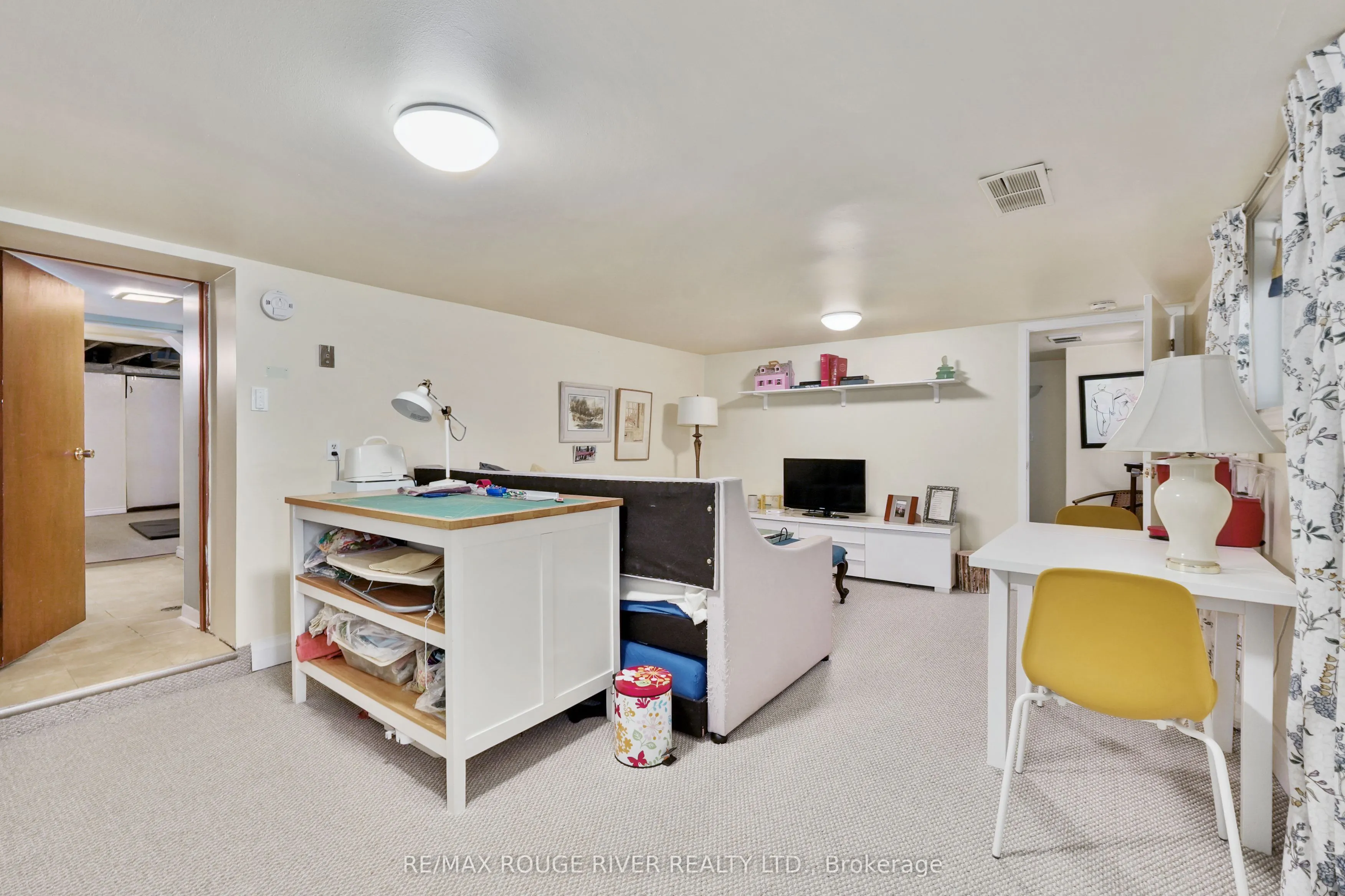 63 University Avenue E
