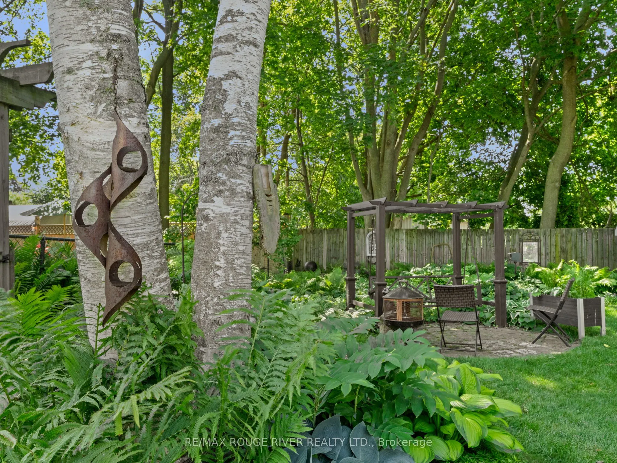 63 University Avenue E