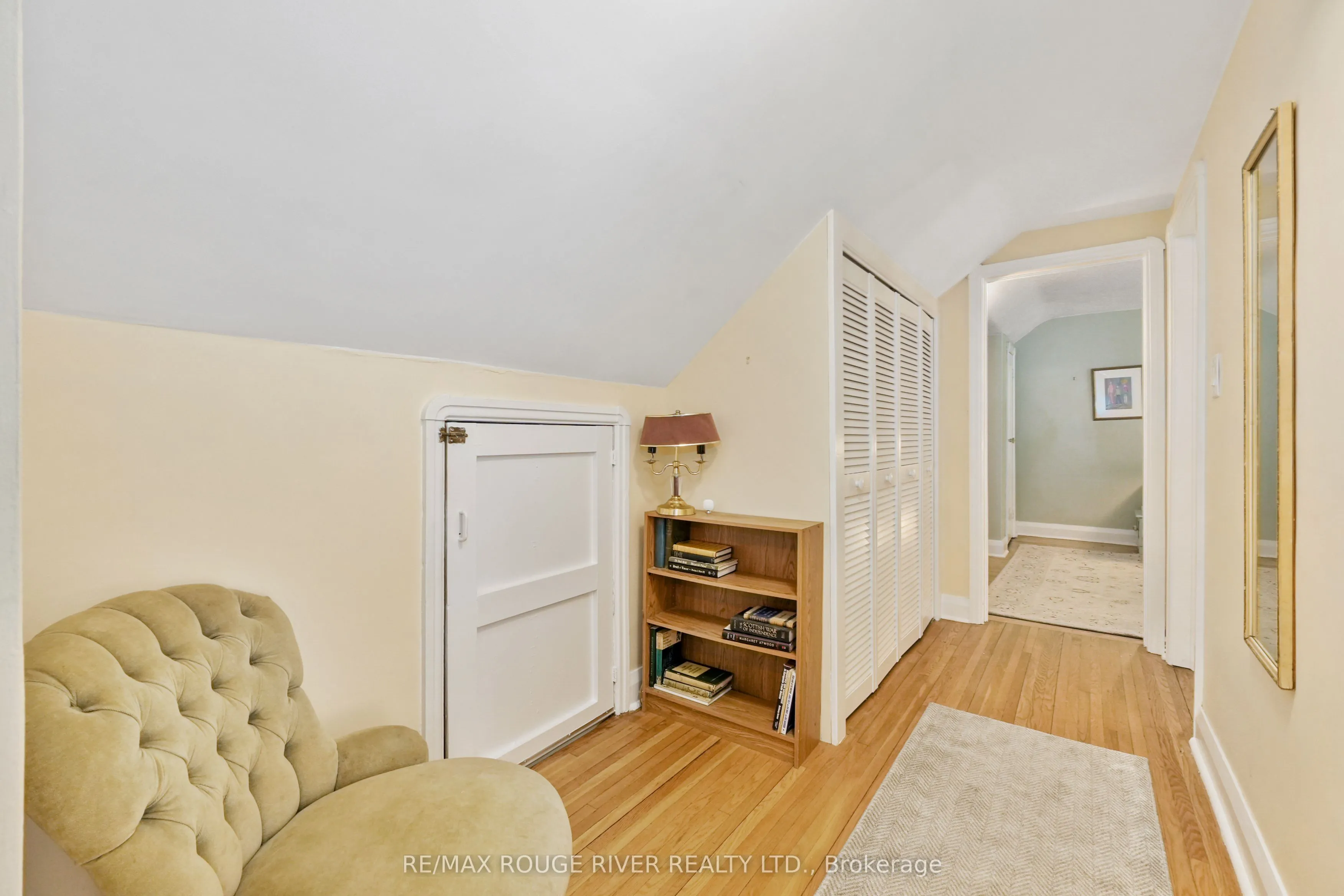 63 University Avenue E