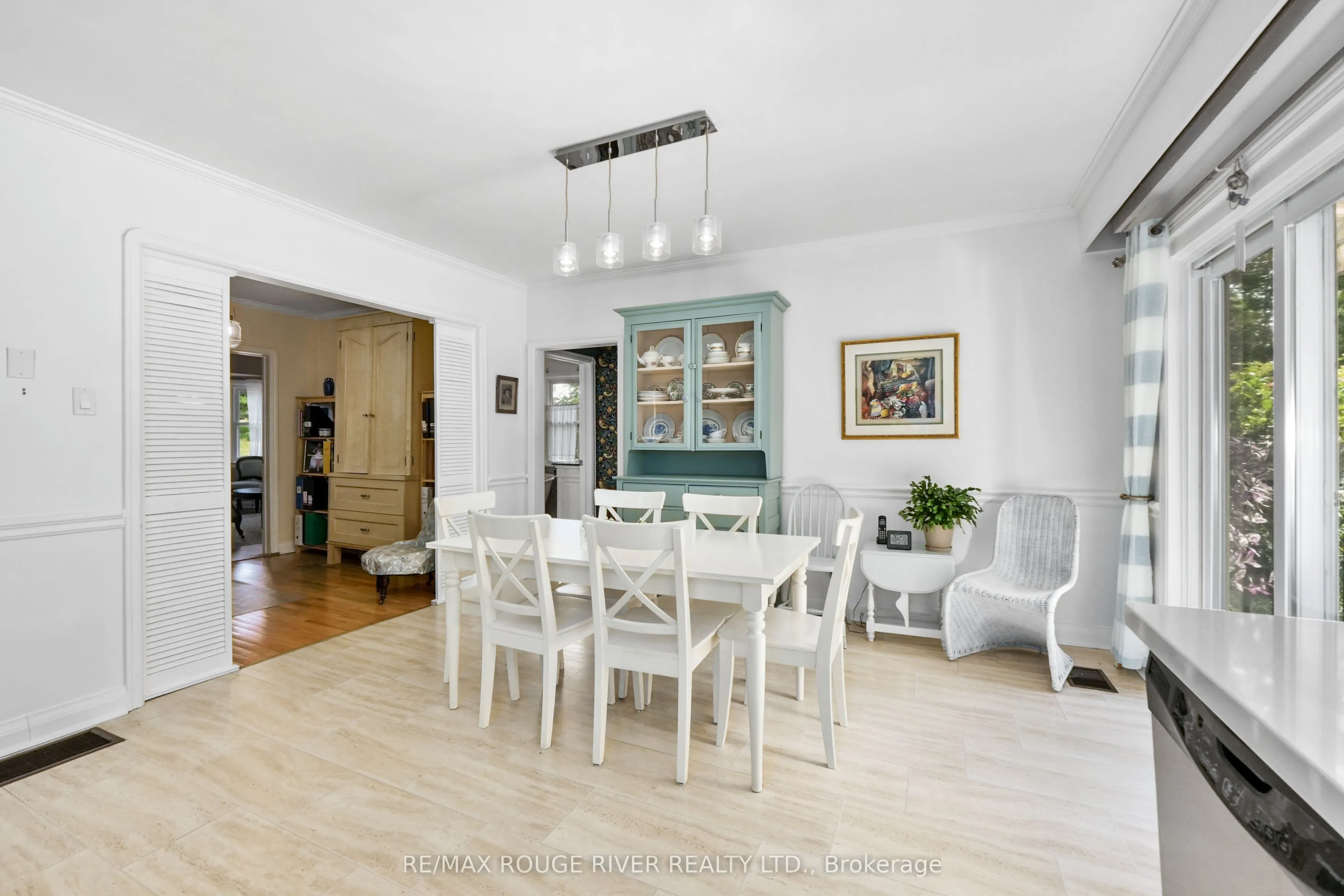63 University Avenue E