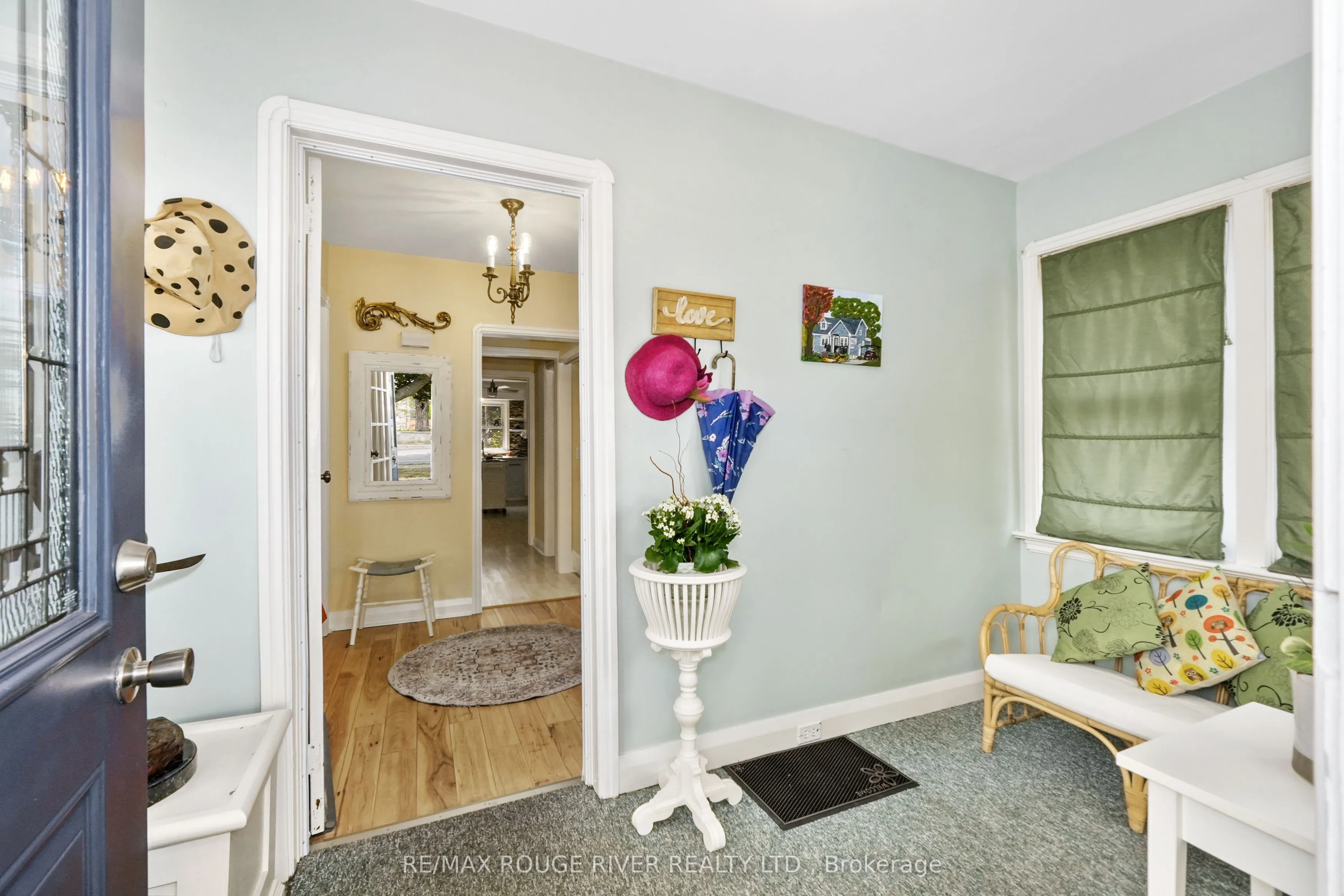 63 University Avenue E