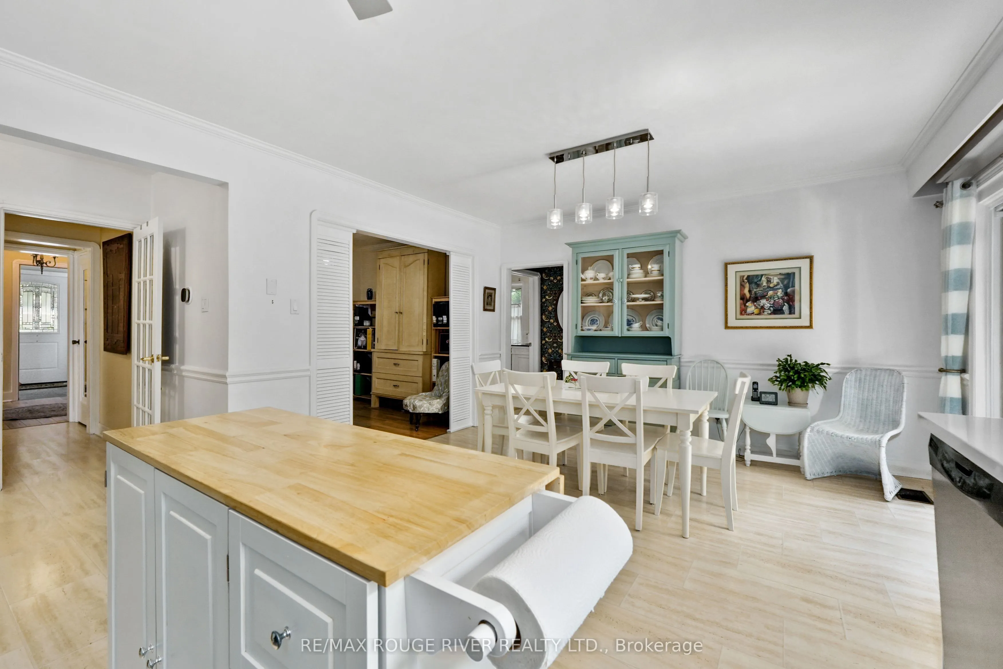 63 University Avenue E
