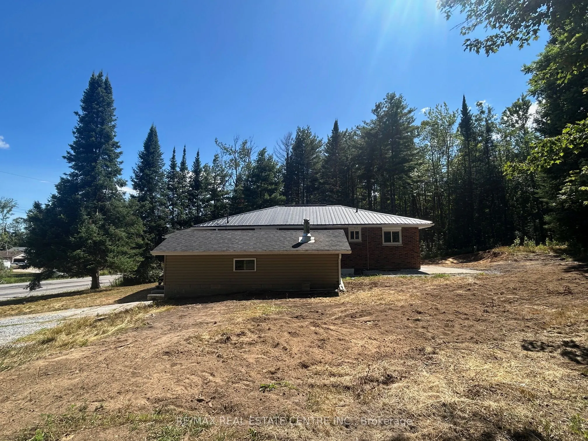 4885 Monck Road