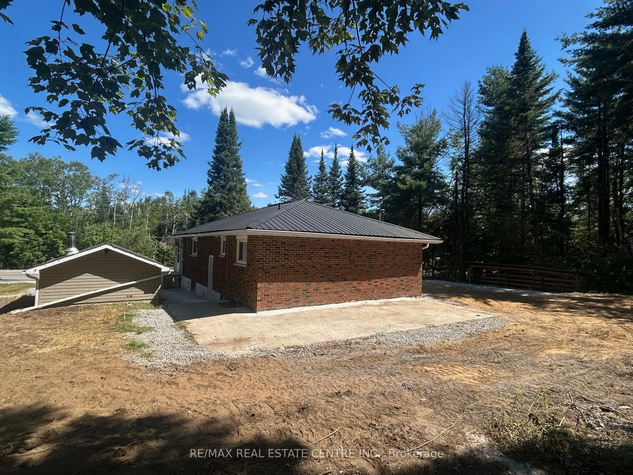 4885 Monck Road