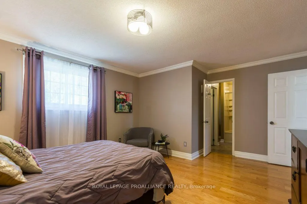 14 Sherwood Crescent