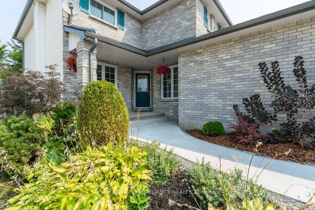 14 Sherwood Crescent