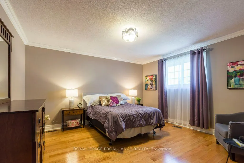 14 Sherwood Crescent