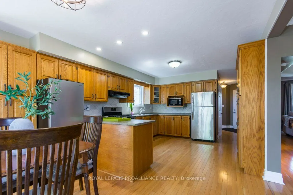 14 Sherwood Crescent